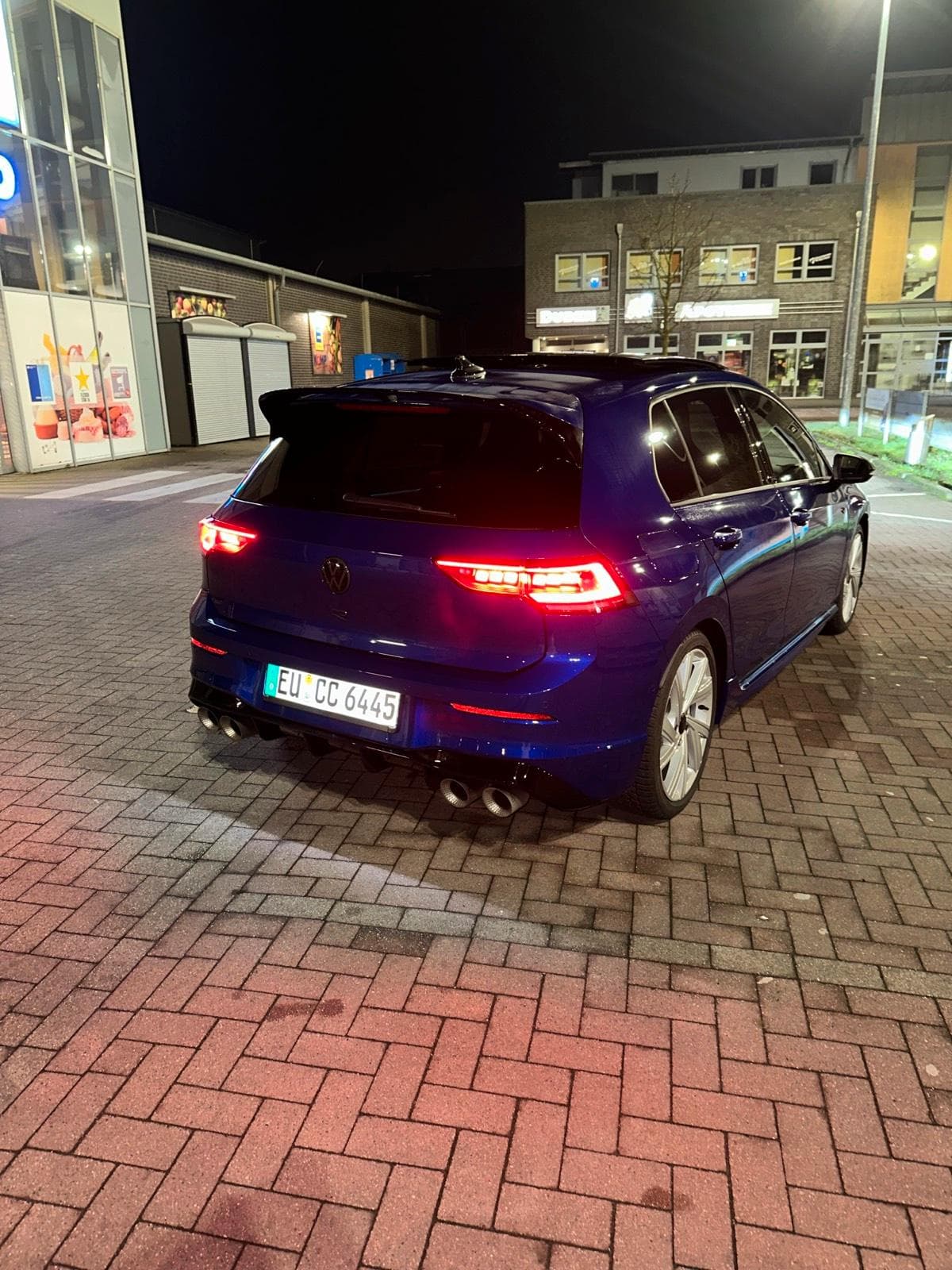 VW Golf 8 R mieten in Oberhausen ab 159€/Tag