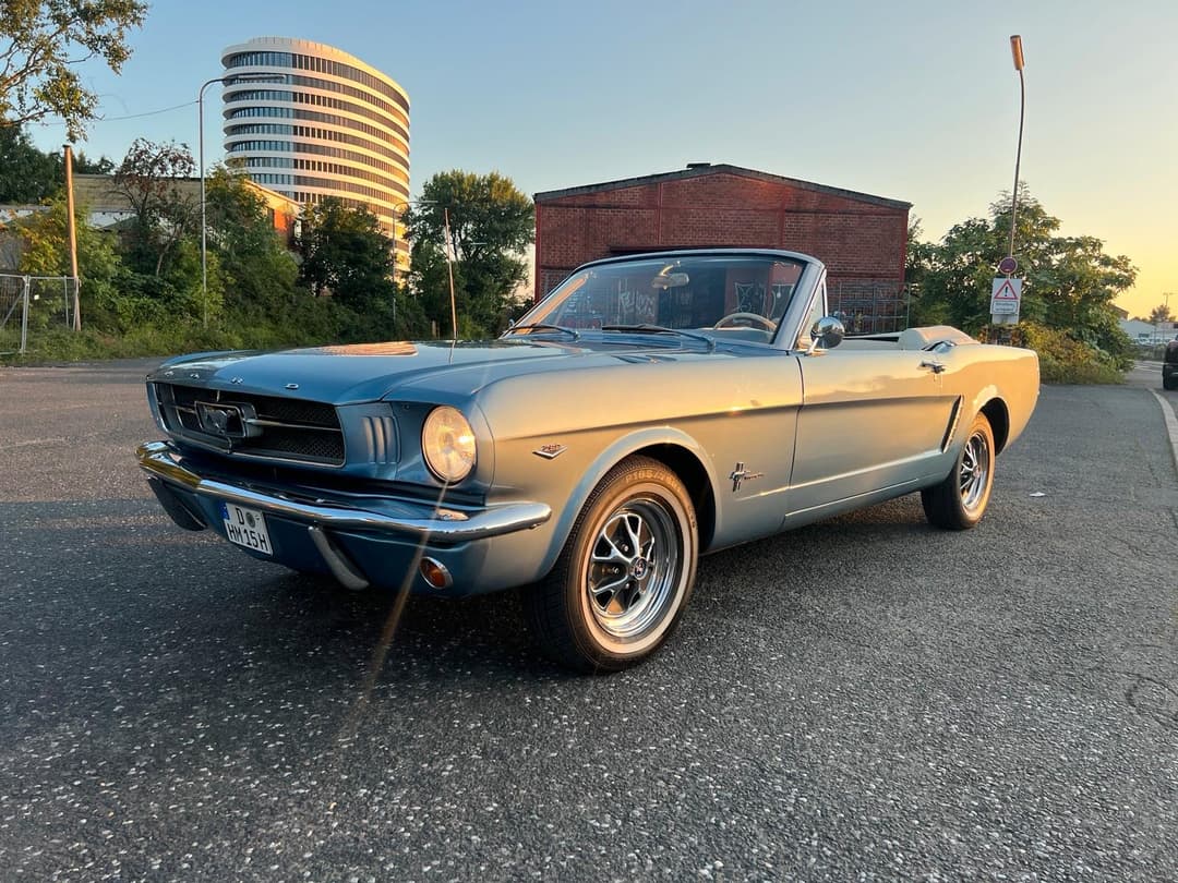 Ford Mustang Cabrio 1965 Blau mieten / Hochzeitsauto / Youngtimer