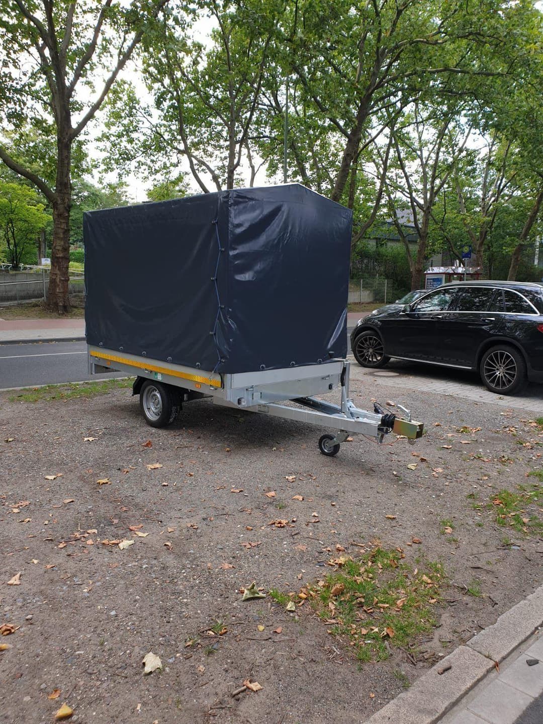 ZU VERMIETEN - Anhänger mit Plane 1068KG Nutzlast