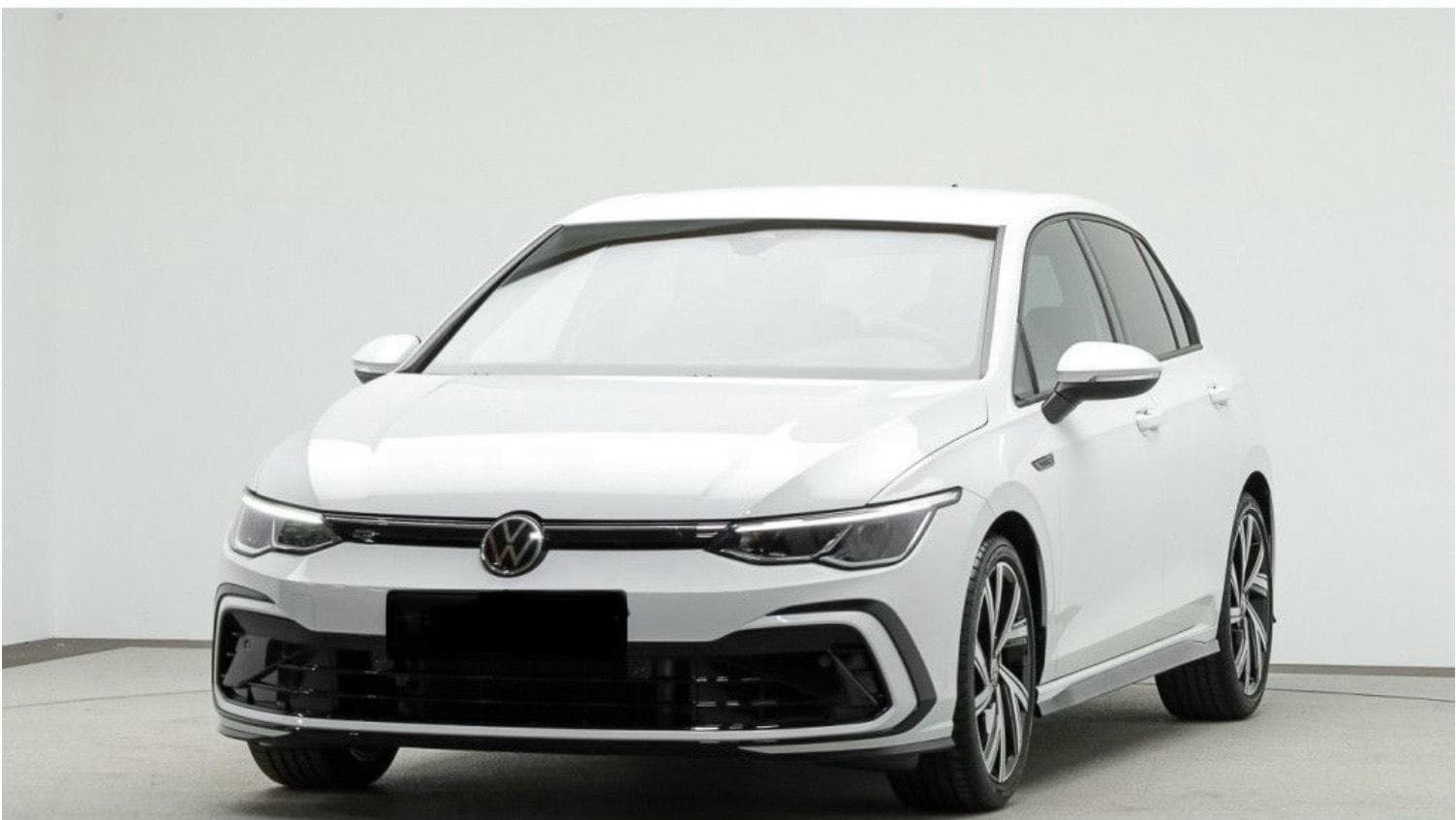 VW Golf 8 R-Line mieten in Berlin ab 55€/Tag