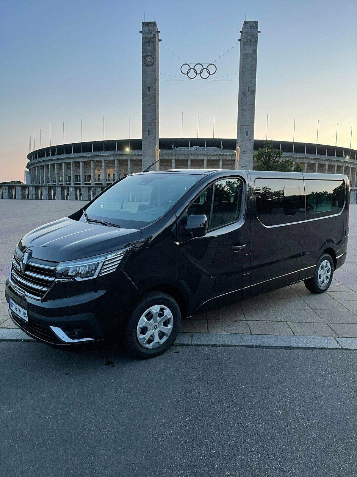 Renault Trafic 2021 9 Sitzer Automatik Automieten mieten in Berlin ab 100€/Tag
