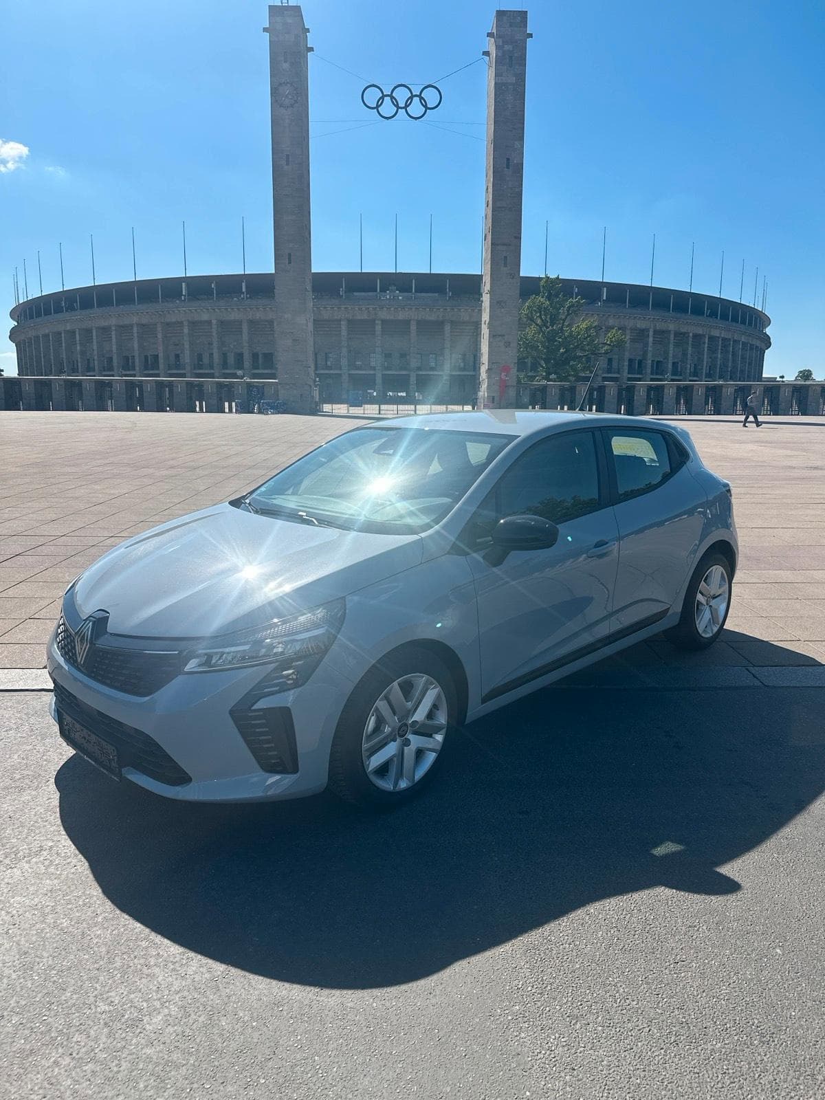 Renault Clio Hybrid Automatik 2024 mieten in Berlin ab 80€/Tag
