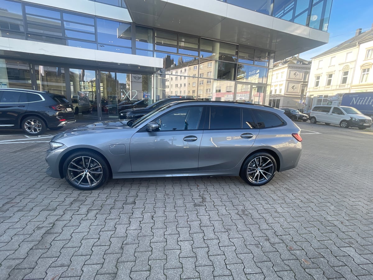 Bmw 330e Bild 5