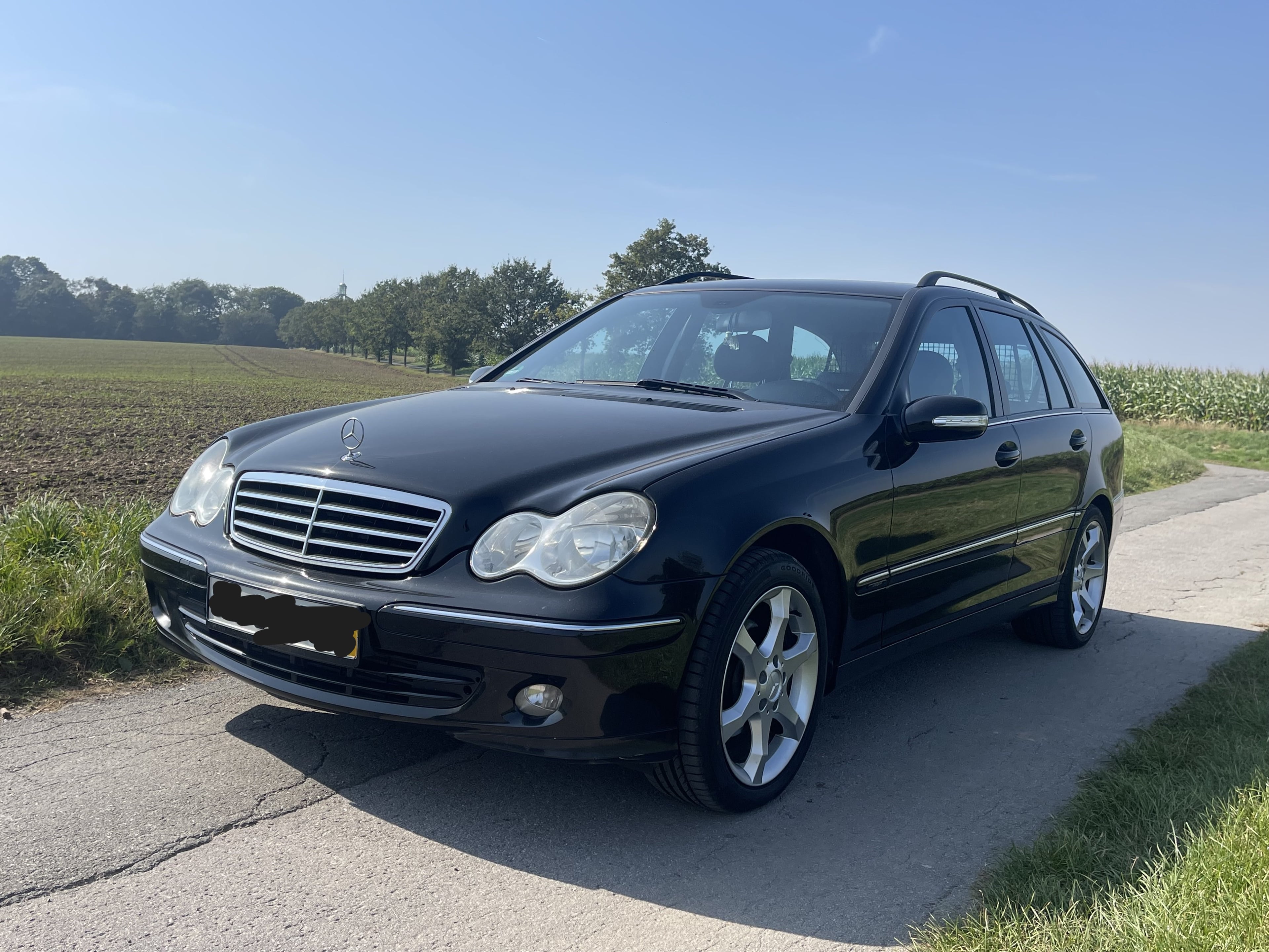 Vermiete Mercedes-Benz C220 CDI W203 T-Modell Bild 3