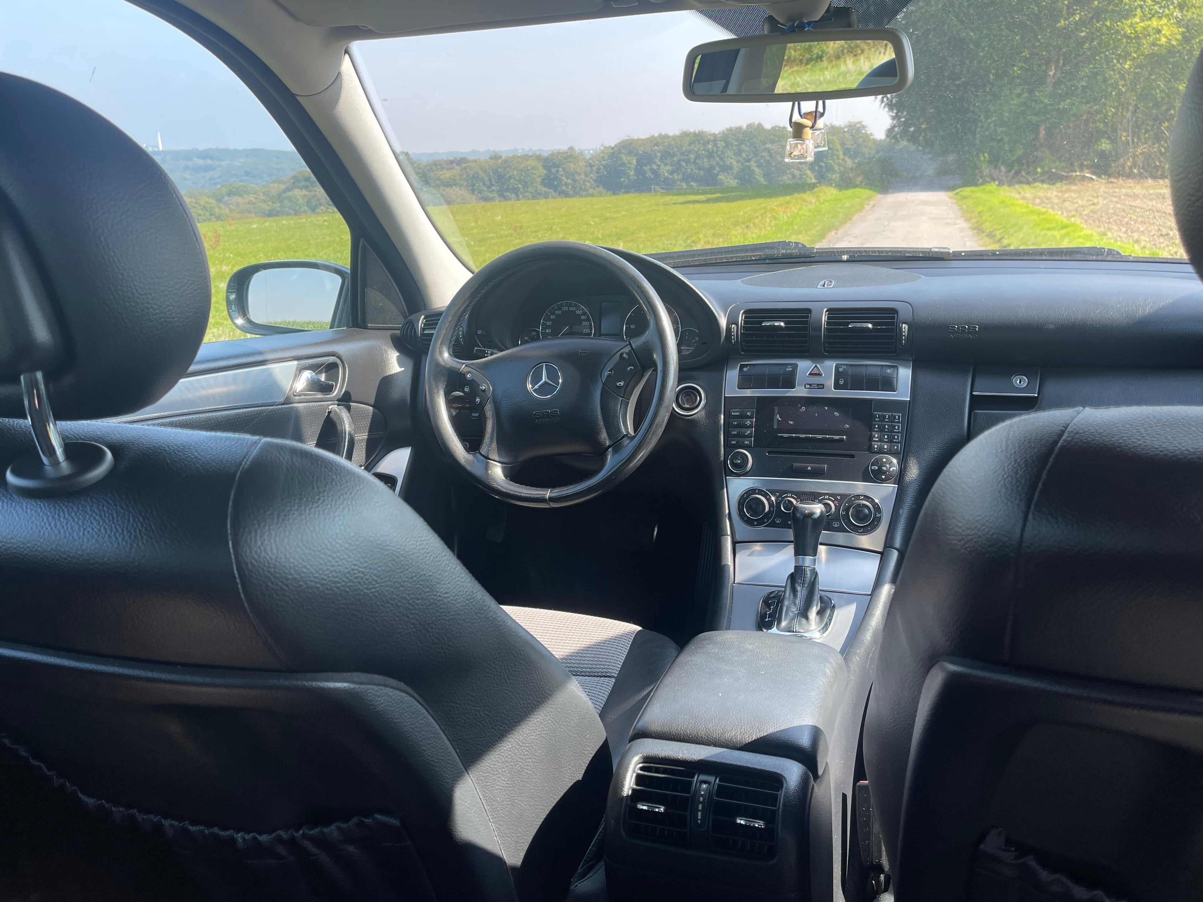 Vermiete Mercedes-Benz C220 CDI W203 T-Modell Bild 5