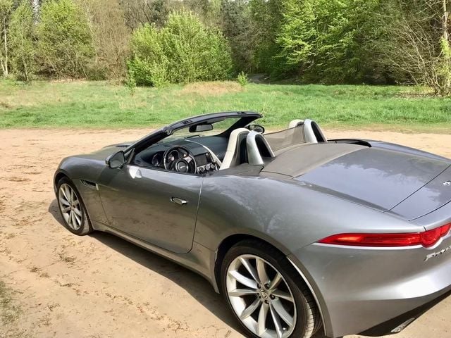 Jaguar F-Type Cabrio Bild 2