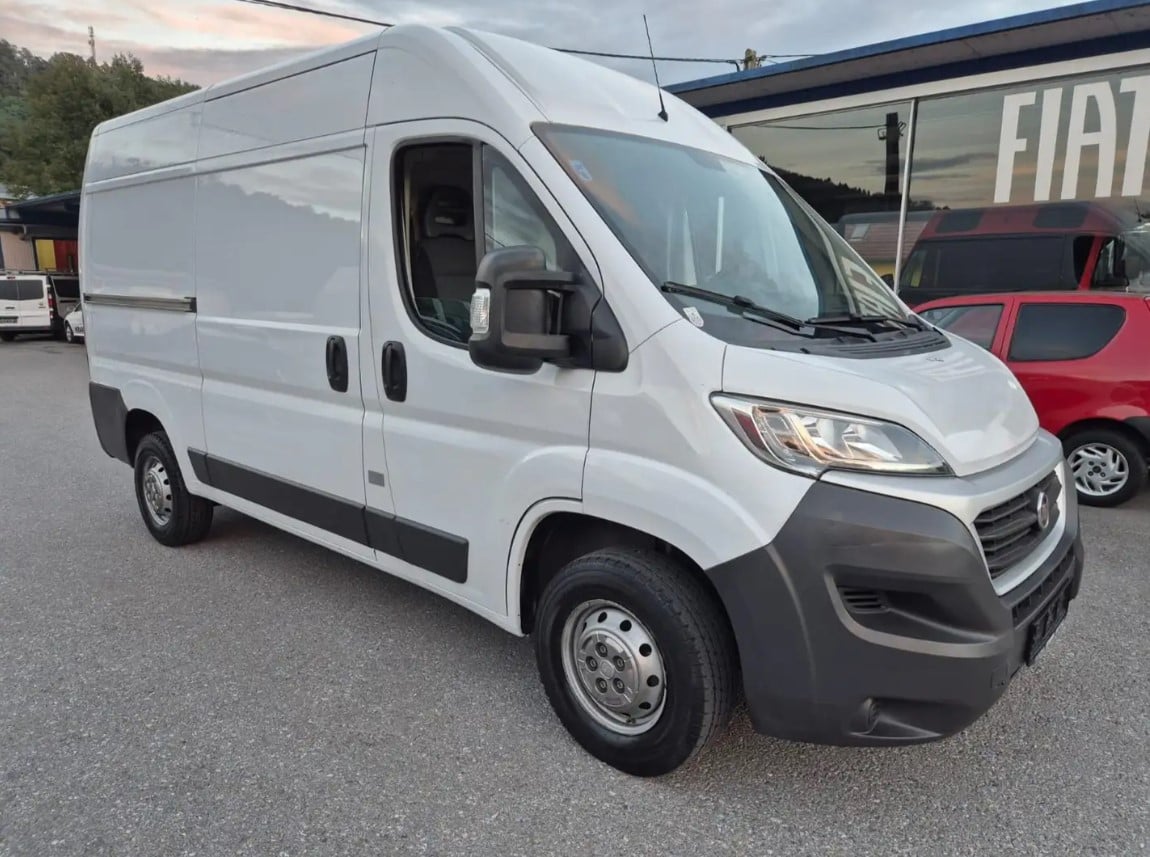 Fiat Ducato Transporter mieten Bild 3