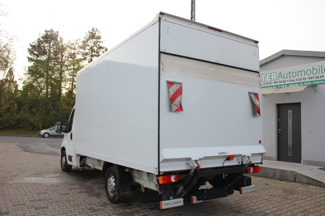 Koffer Ladebordwand 3500 kg mieten Vermietung Umzug Transport leihen Verleih Miete Umzugswagen LKW Möbelkoffer 3,5t Bild 4