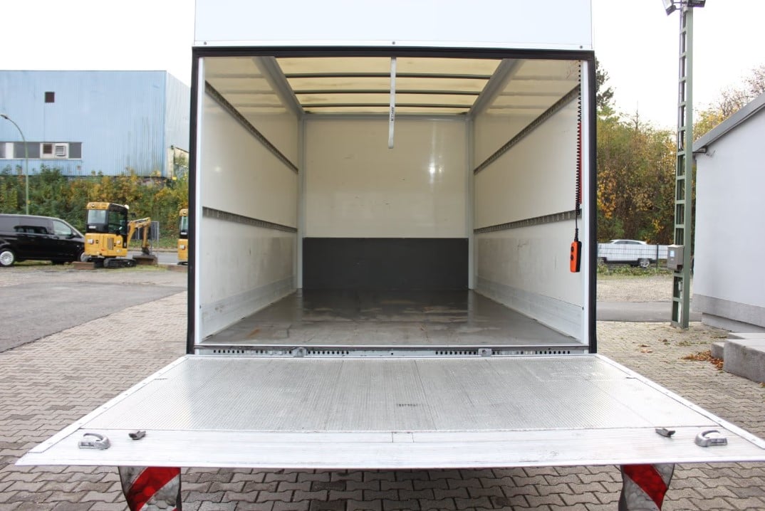 Koffer Ladebordwand 3500 kg mieten Vermietung Umzug Transport leihen Verleih Miete Umzugswagen LKW Möbelkoffer 3,5t Bild 6