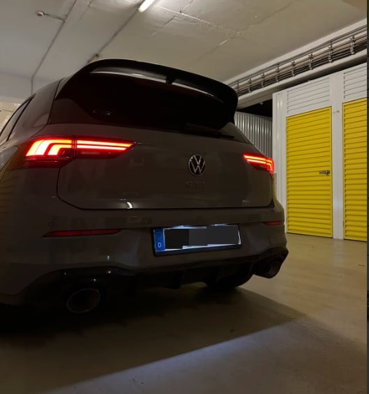 VW Golf 8.2 GTI Clubsport mit Akrapovic Mieten Autovermietung Bild 3