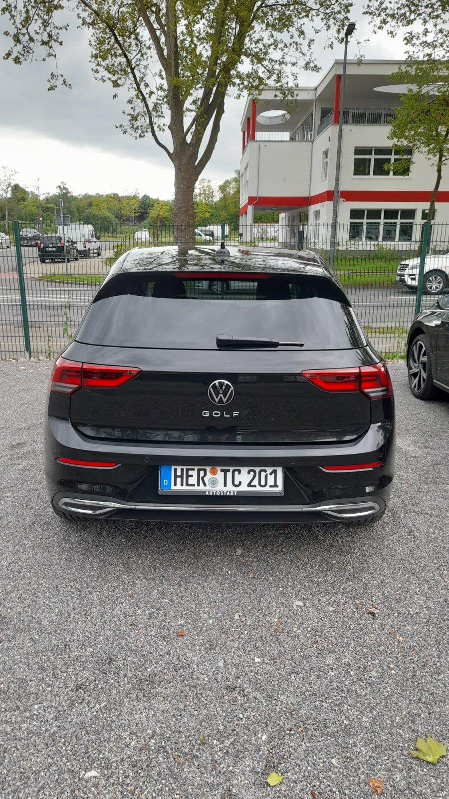 Autovermietung / VW Golf 8 mieten bei Trans-Cars Bild 3