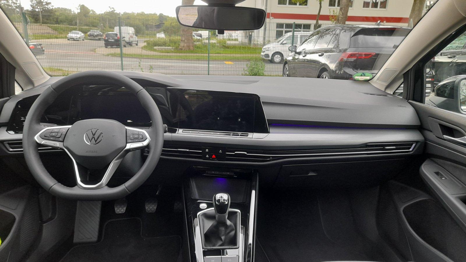 Autovermietung / VW Golf 8 mieten bei Trans-Cars Bild 6