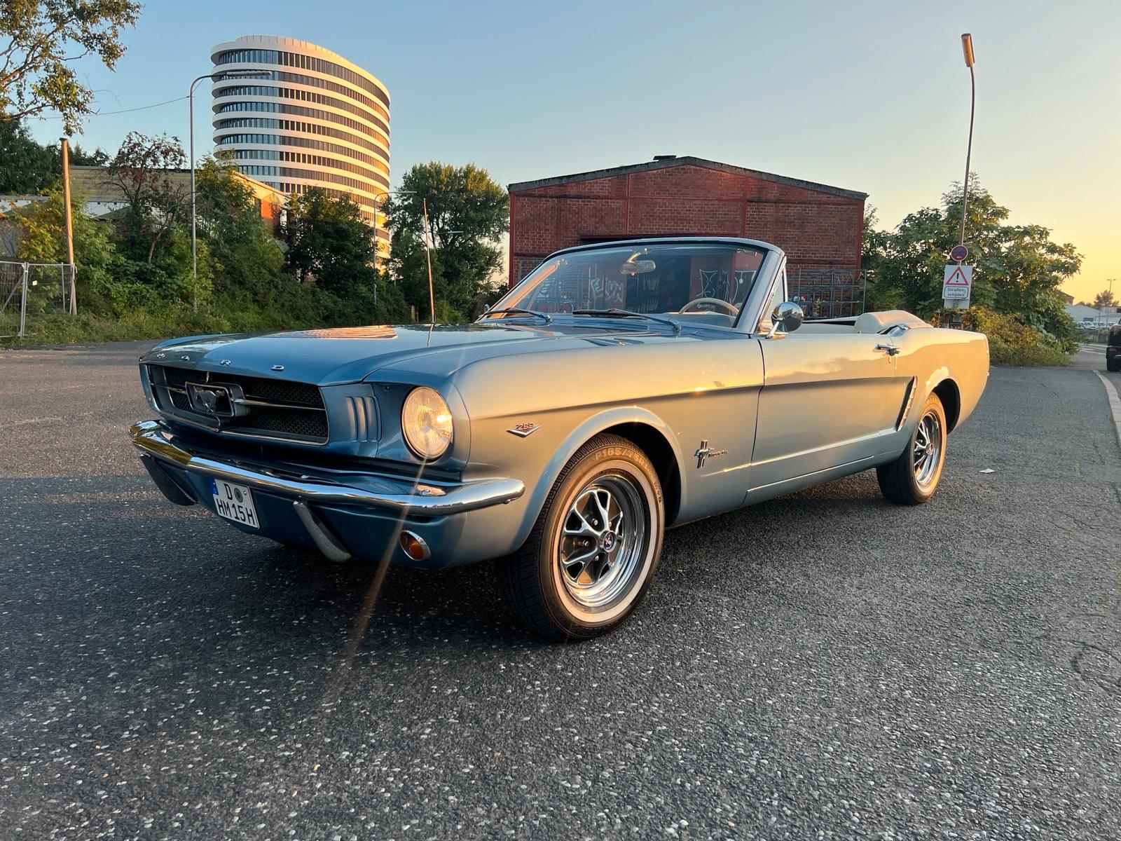 Ford Mustang Cabrio 1965 Blau mieten / Hochzeitsauto / Youngtimer Bild 2