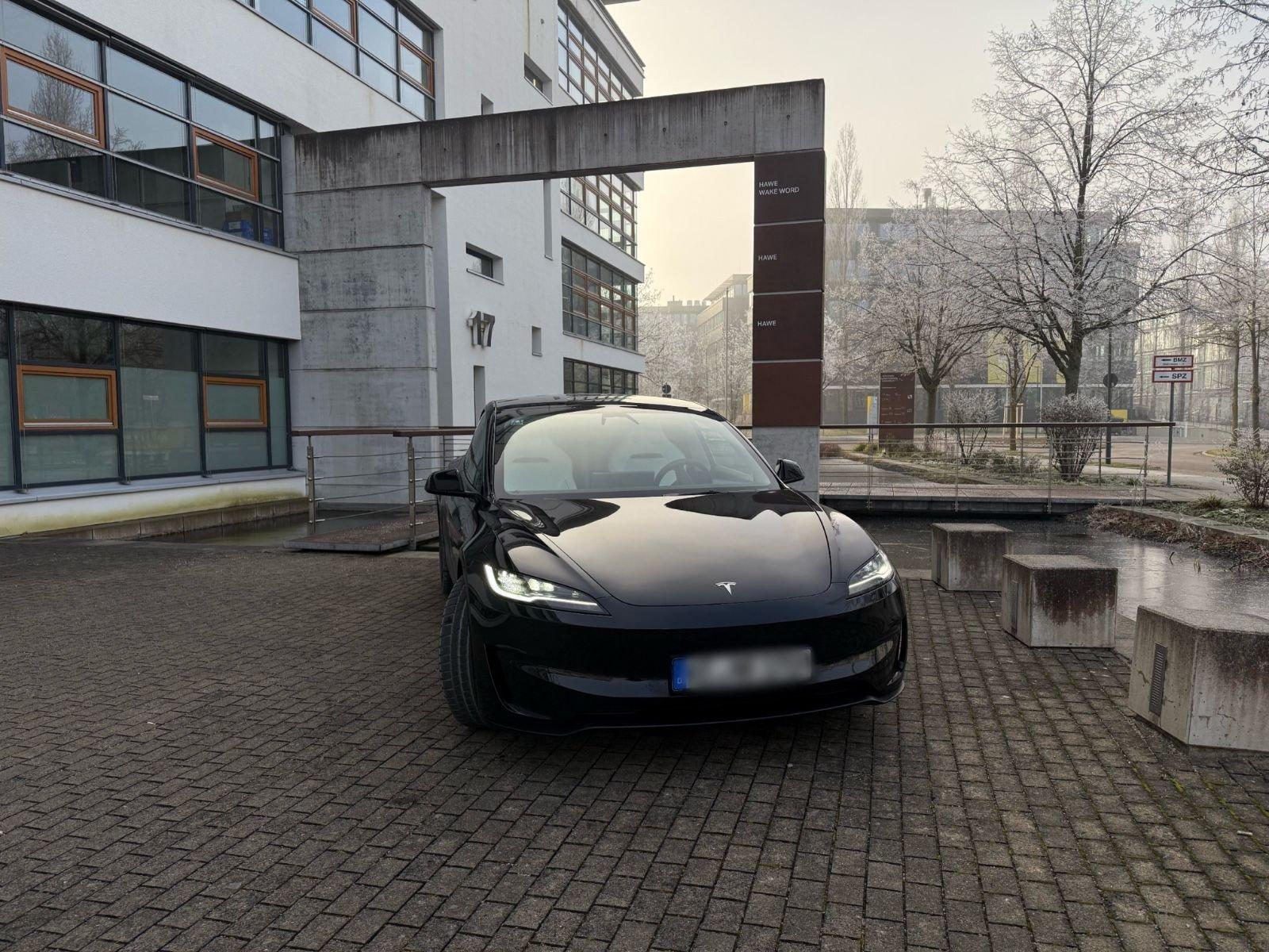 Tesla Model 3 Perfomance Highland Facelift Mietwagen Dortmund Bild 3