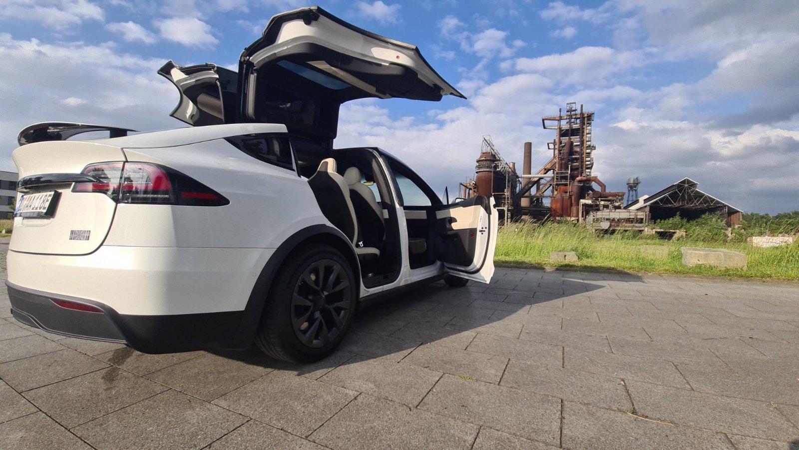 Tesla Model X Plaid 1020 PS Mietwagen Dortmund Bild 5
