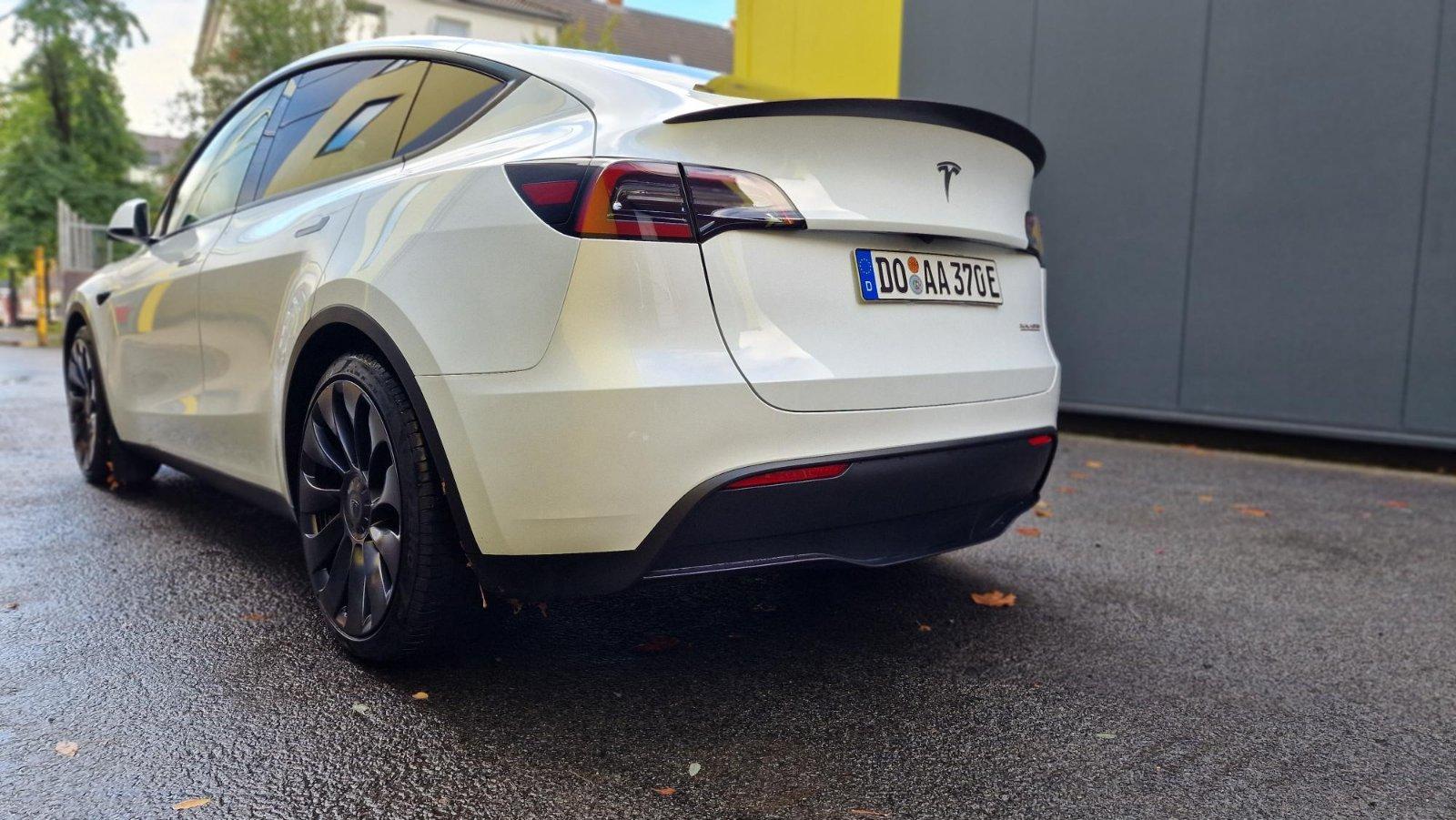 Tesla Model Y Performance 534 PS Mietwagen Dortmund Bild 3