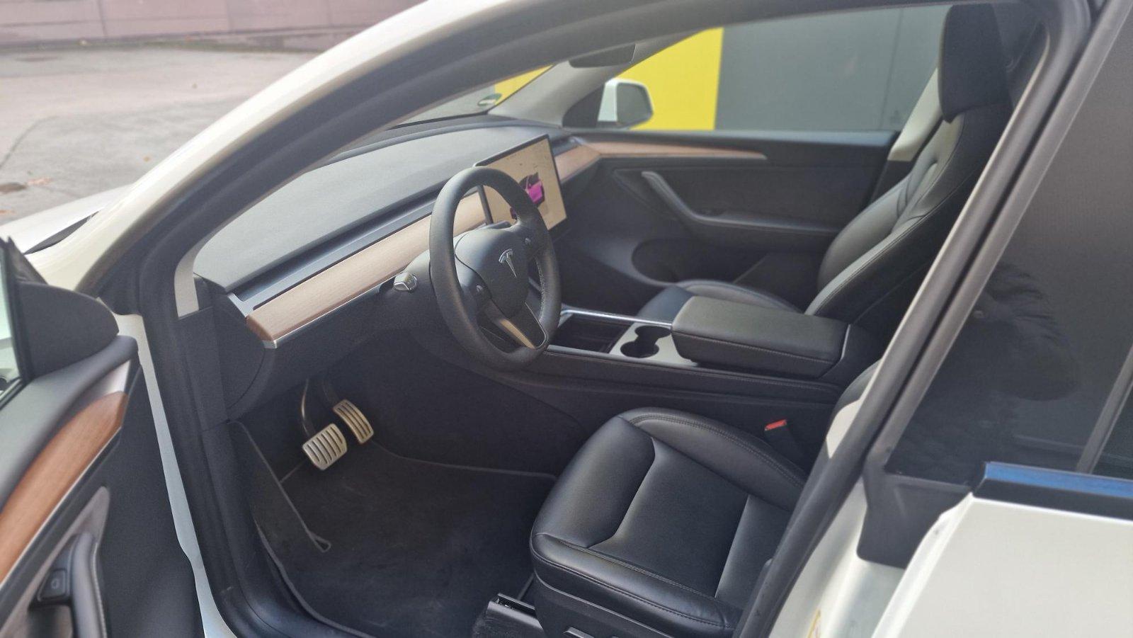 Tesla Model Y Performance 534 PS Mietwagen Dortmund Bild 6