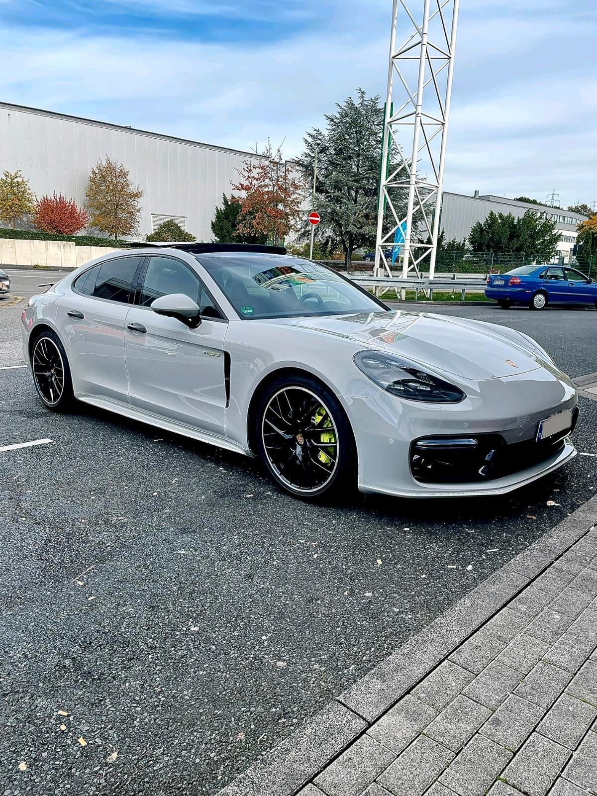 Porsche Panamera 4 mieten Hochzeitsauto Sportabgasanlage Bild 4