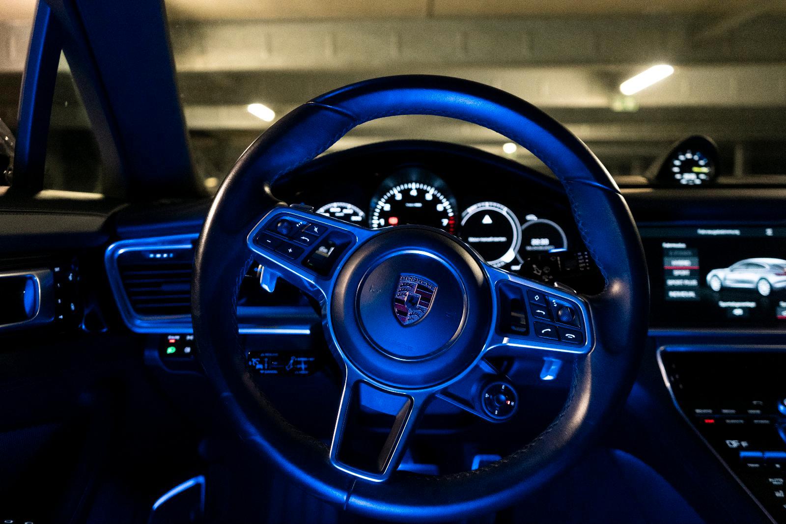 Porsche Panamera 4 mieten Hochzeitsauto Sportabgasanlage Bild 5