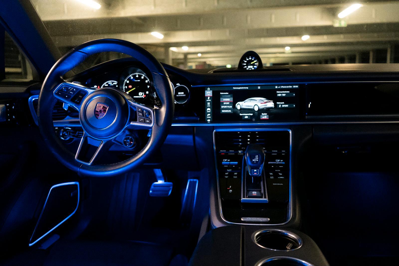 Porsche Panamera 4 mieten Hochzeitsauto Sportabgasanlage Bild 6