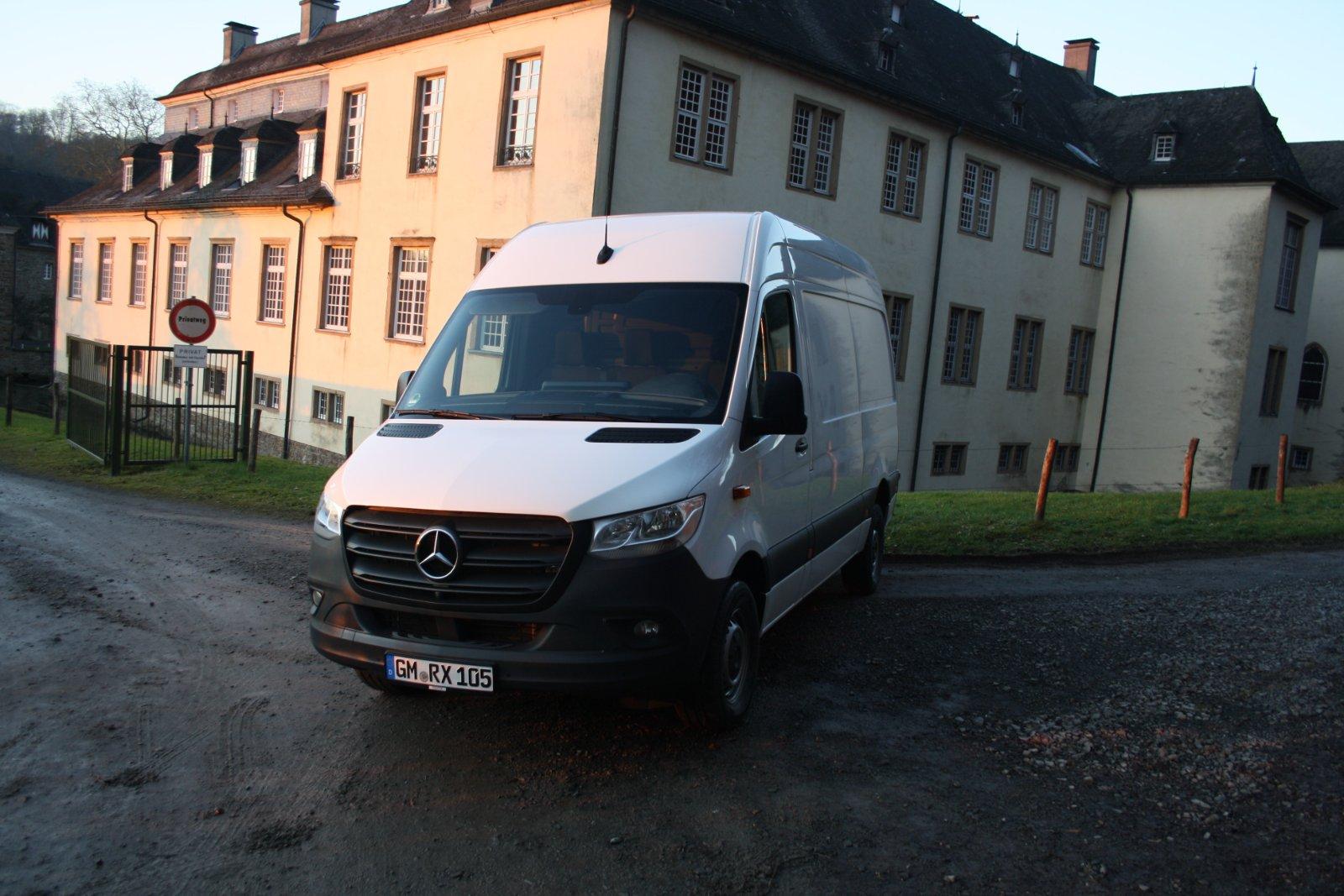 Mercedes-Benz Sprinter o. Ä. Tagesmiete / Transporter mieten Bild 2