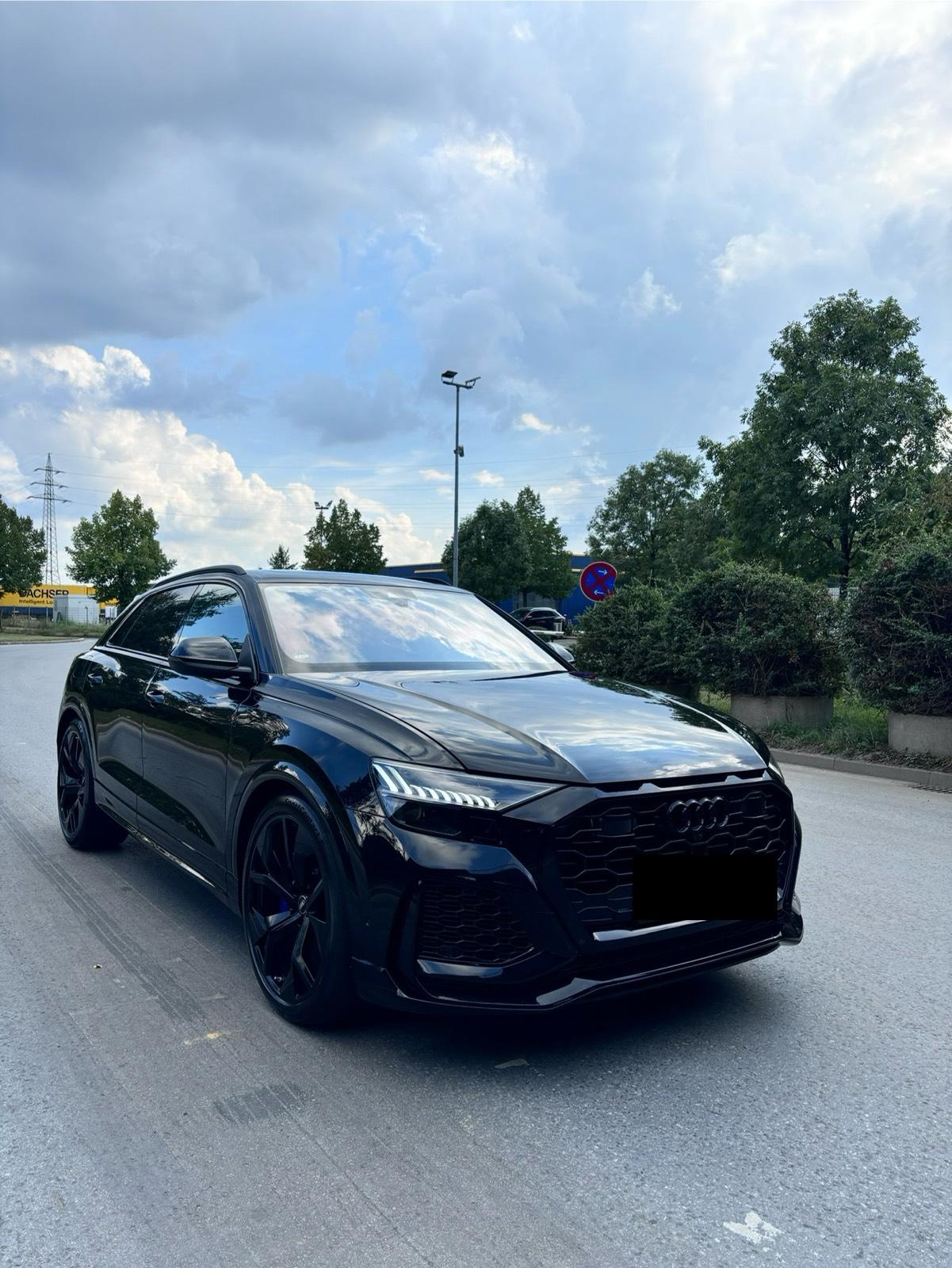 Audi RSQ8 Mieten / Leihen / Autovermietung /CarRent Bild 3