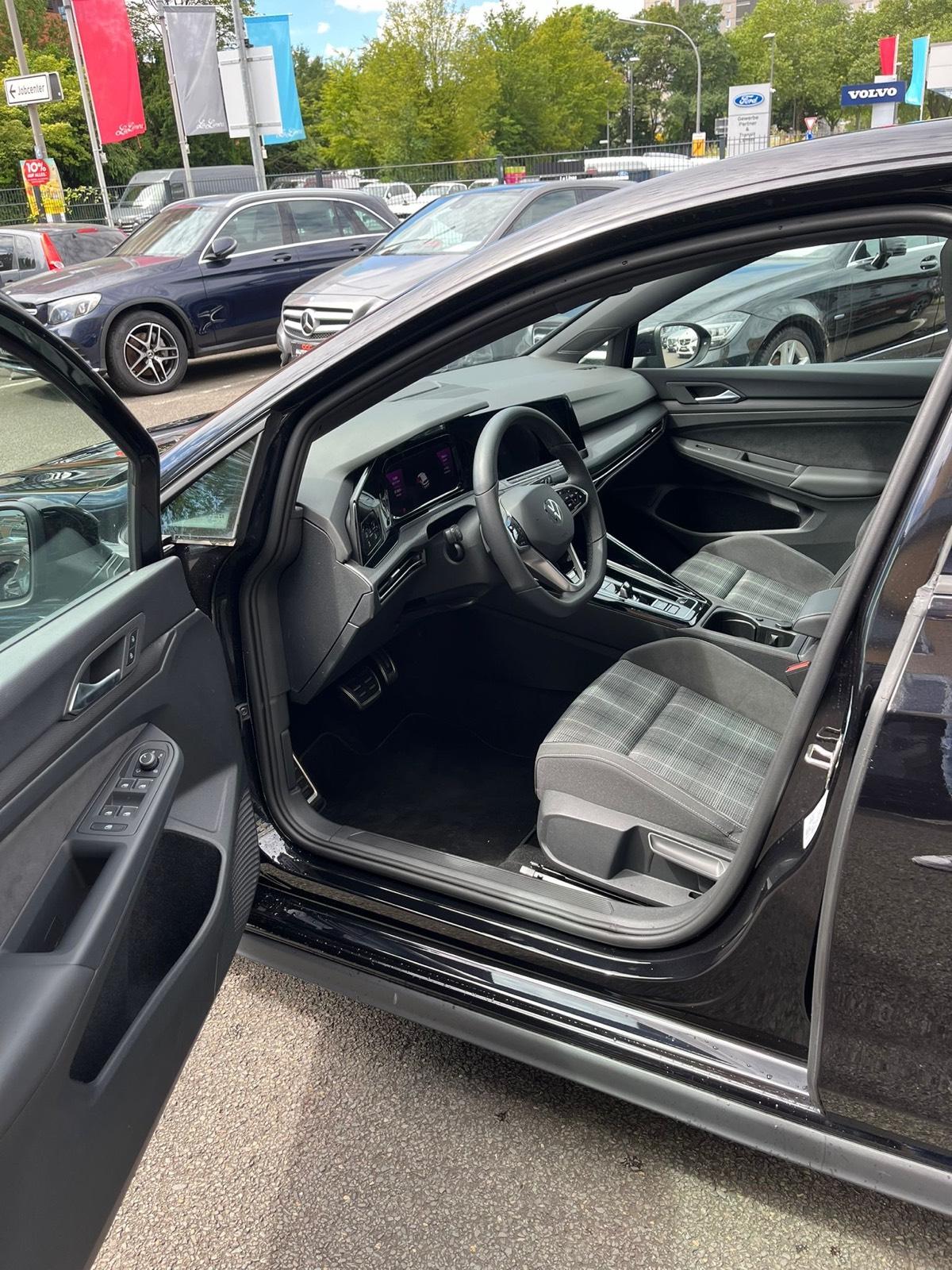 Golf 8 GTD / Autovermietung / Auto mieten / Köln Bild 4