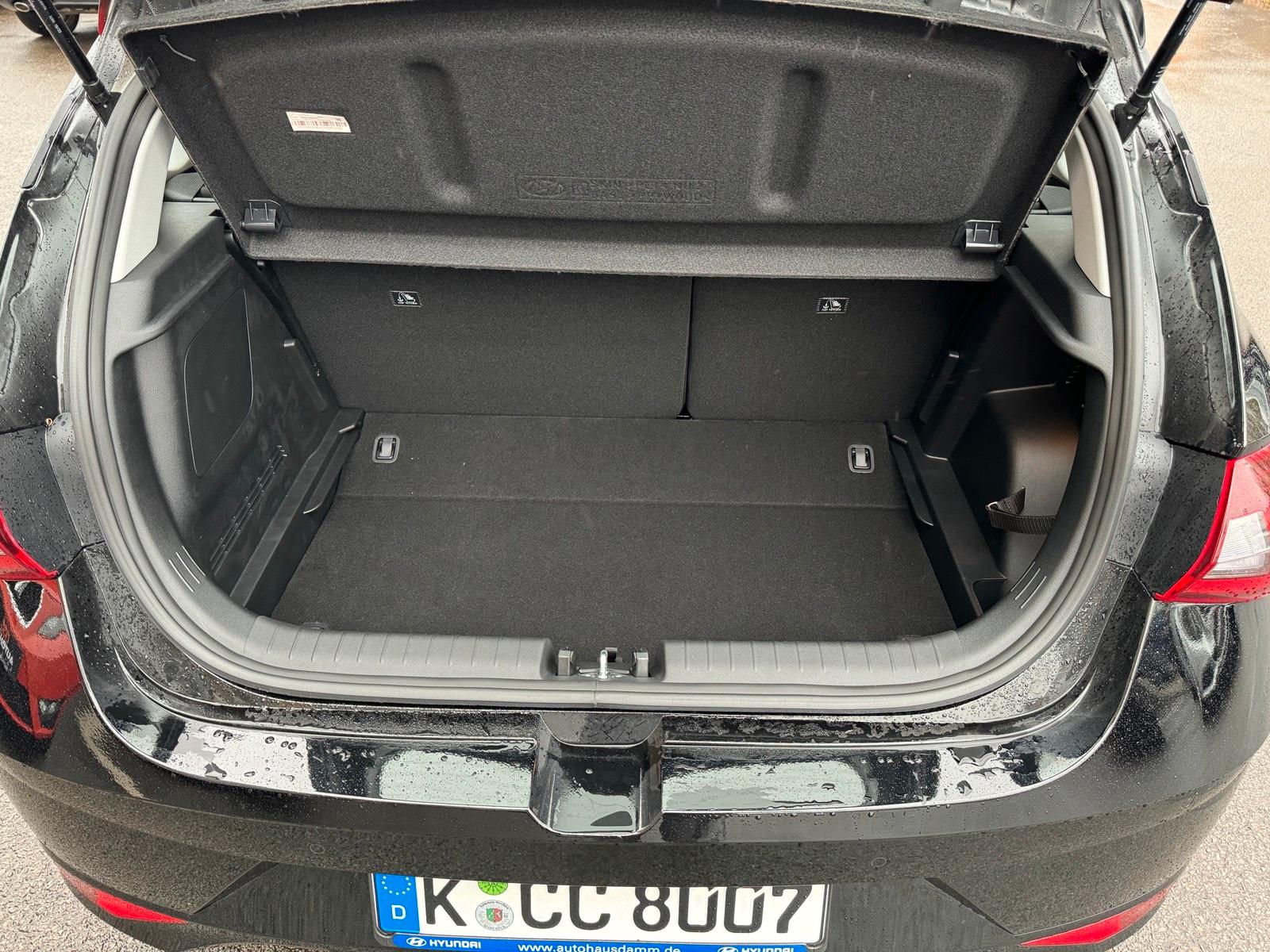Hyundai i20 / Automatik / Autovermietung / Auto mieten / Köln Bild 4