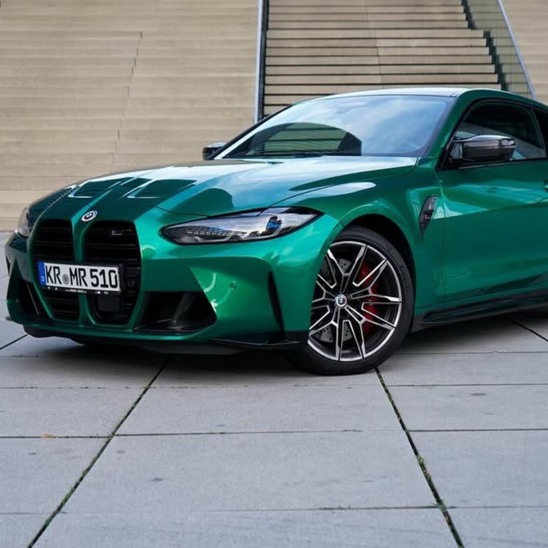 BMW M4 Competition xDrive mieten in Krefeld Bild 3