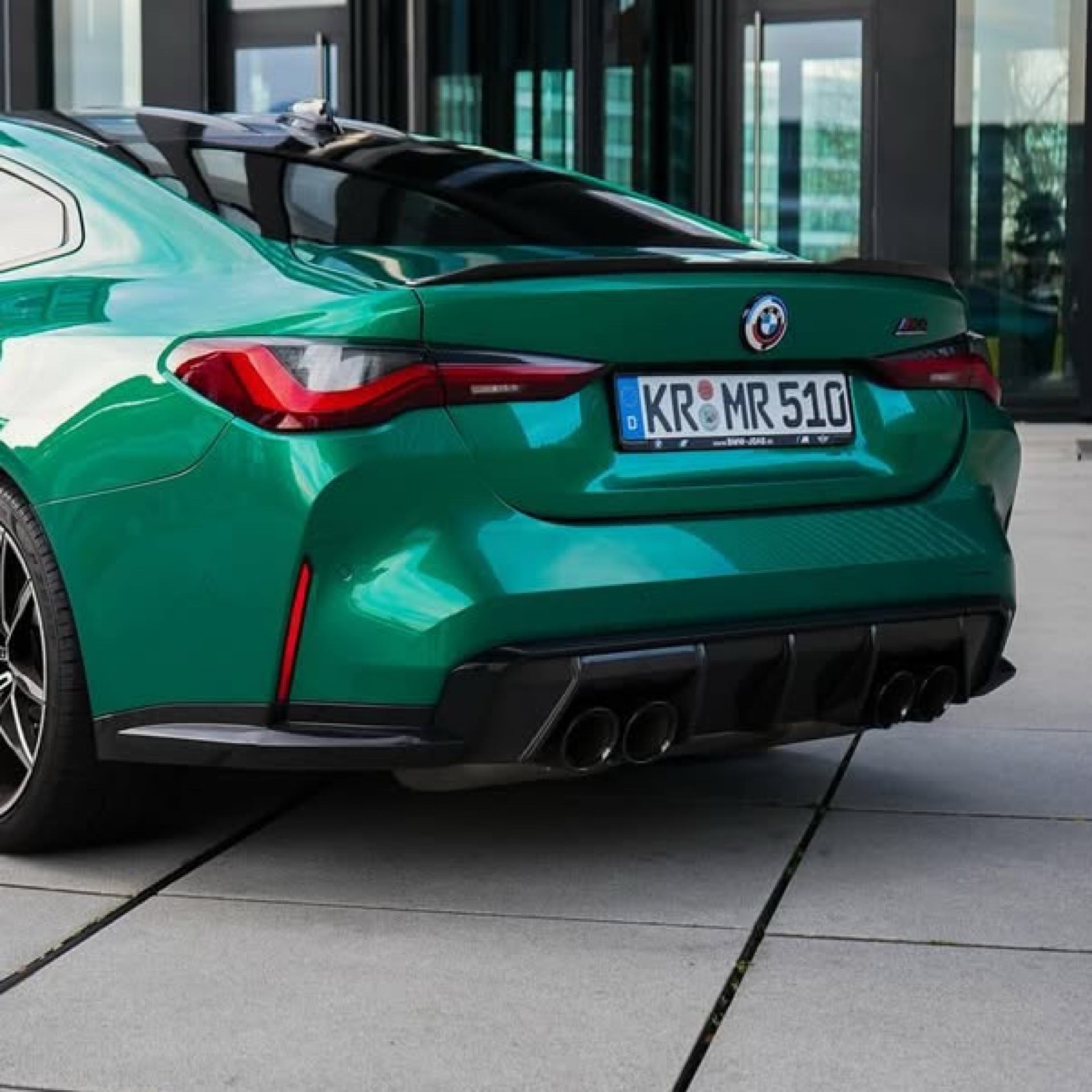 BMW M4 Competition xDrive mieten in Krefeld Bild 5