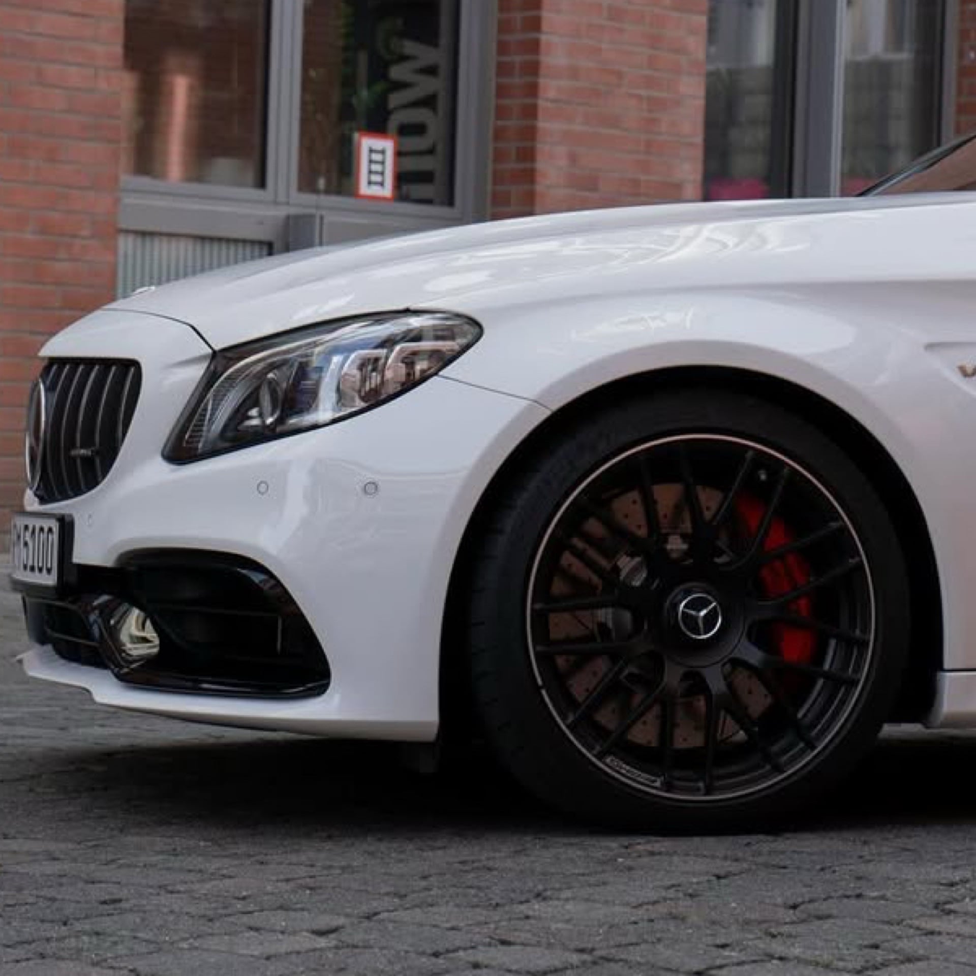 Mercedes AMG C63s Cabrio mieten in Krefeld Bild 4