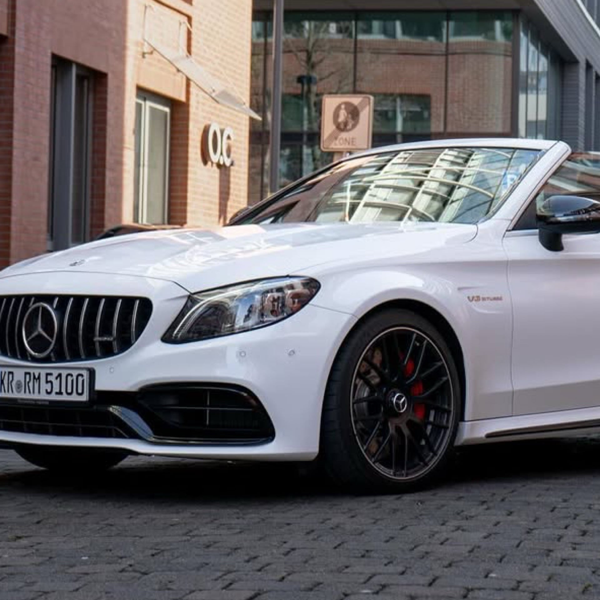 Mercedes AMG C63s Cabrio mieten in Krefeld Bild 5