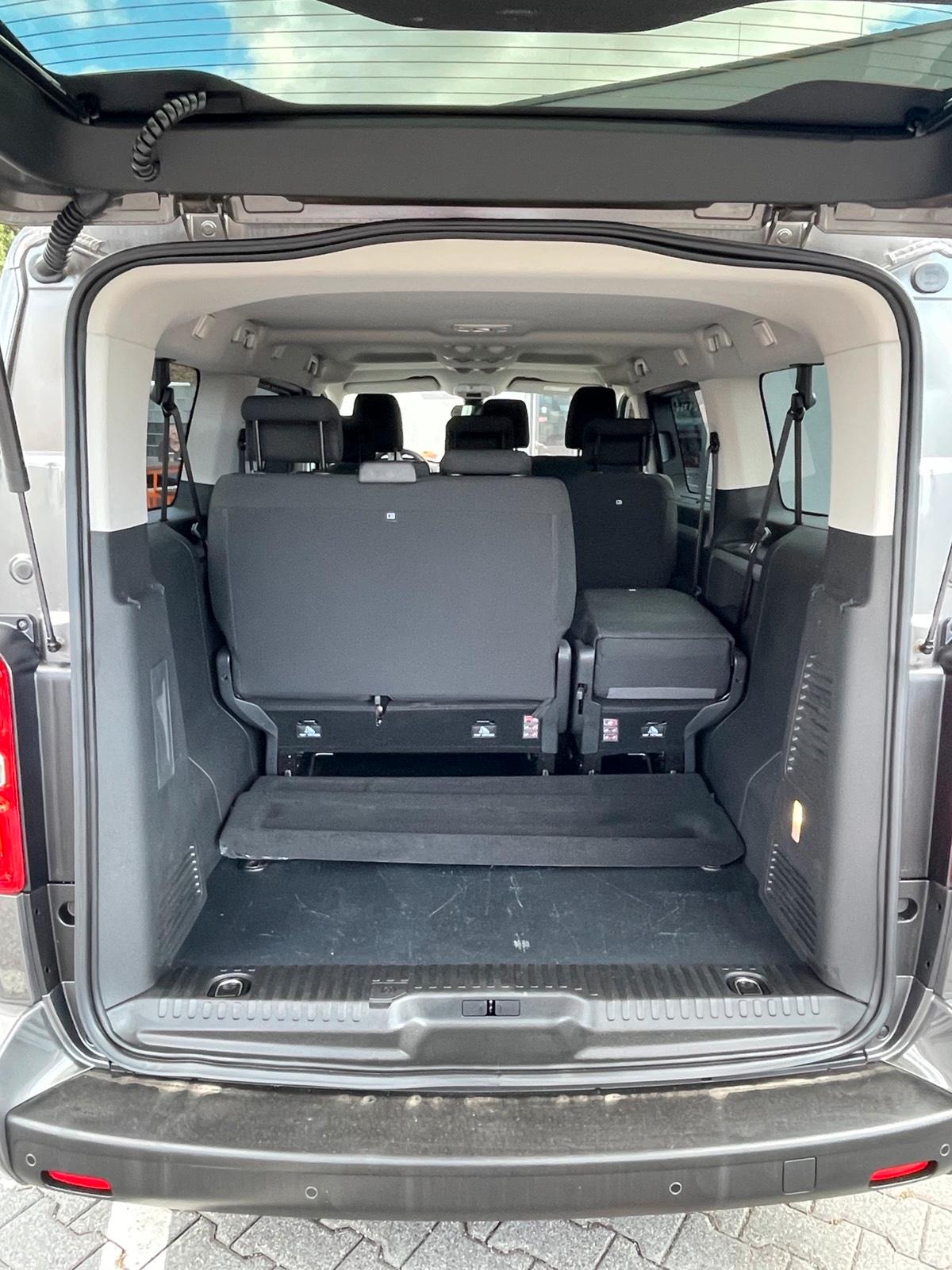 Auto mieten Multivan 5-7-9Sitzer PKW Diesel Urlaub an EU Länder Bild 5