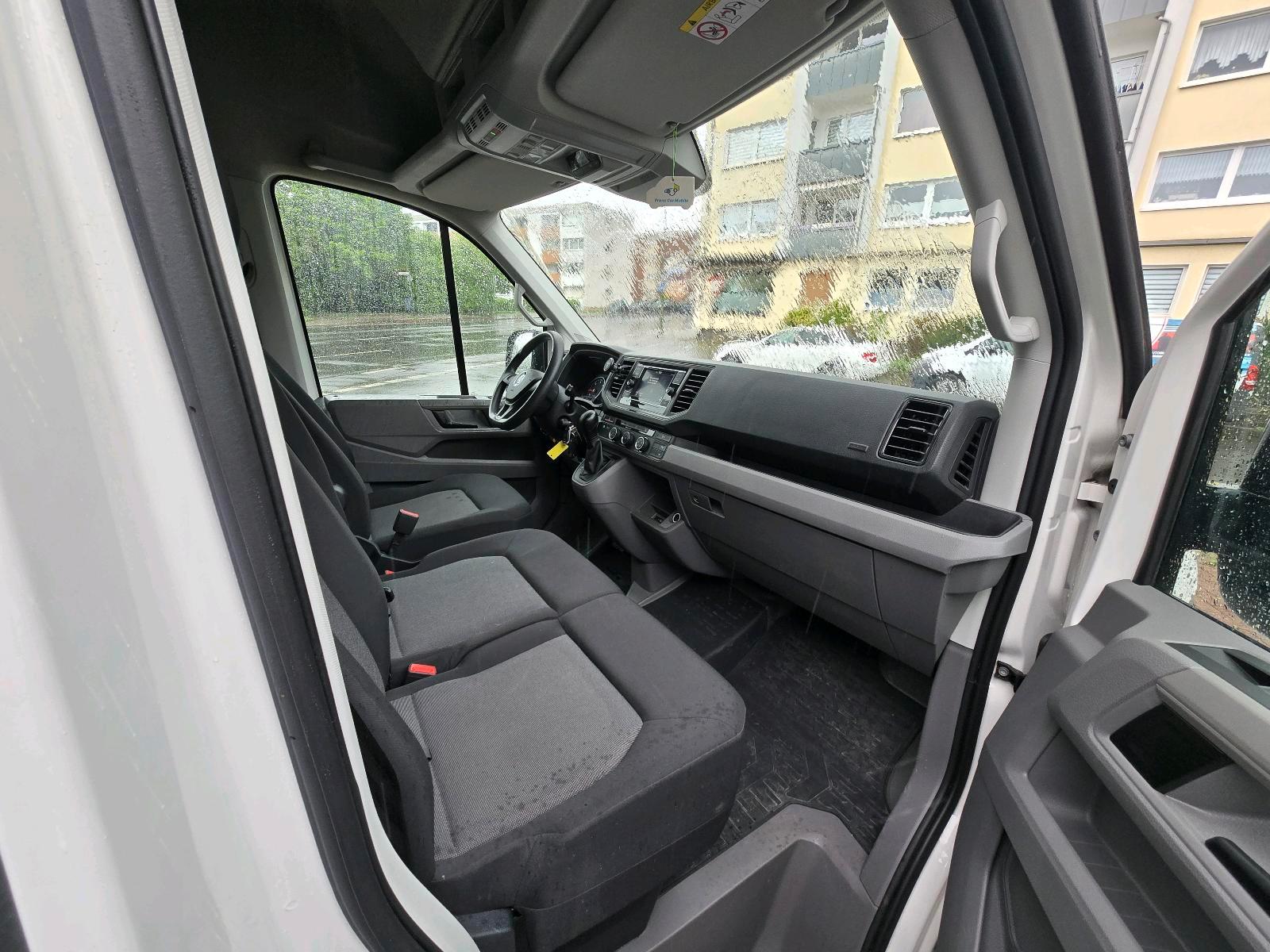 Autovermietung / Mietwagen / Transporter VW Crafter 35 Hochraum Kasten AUTOMATIK Bild 5