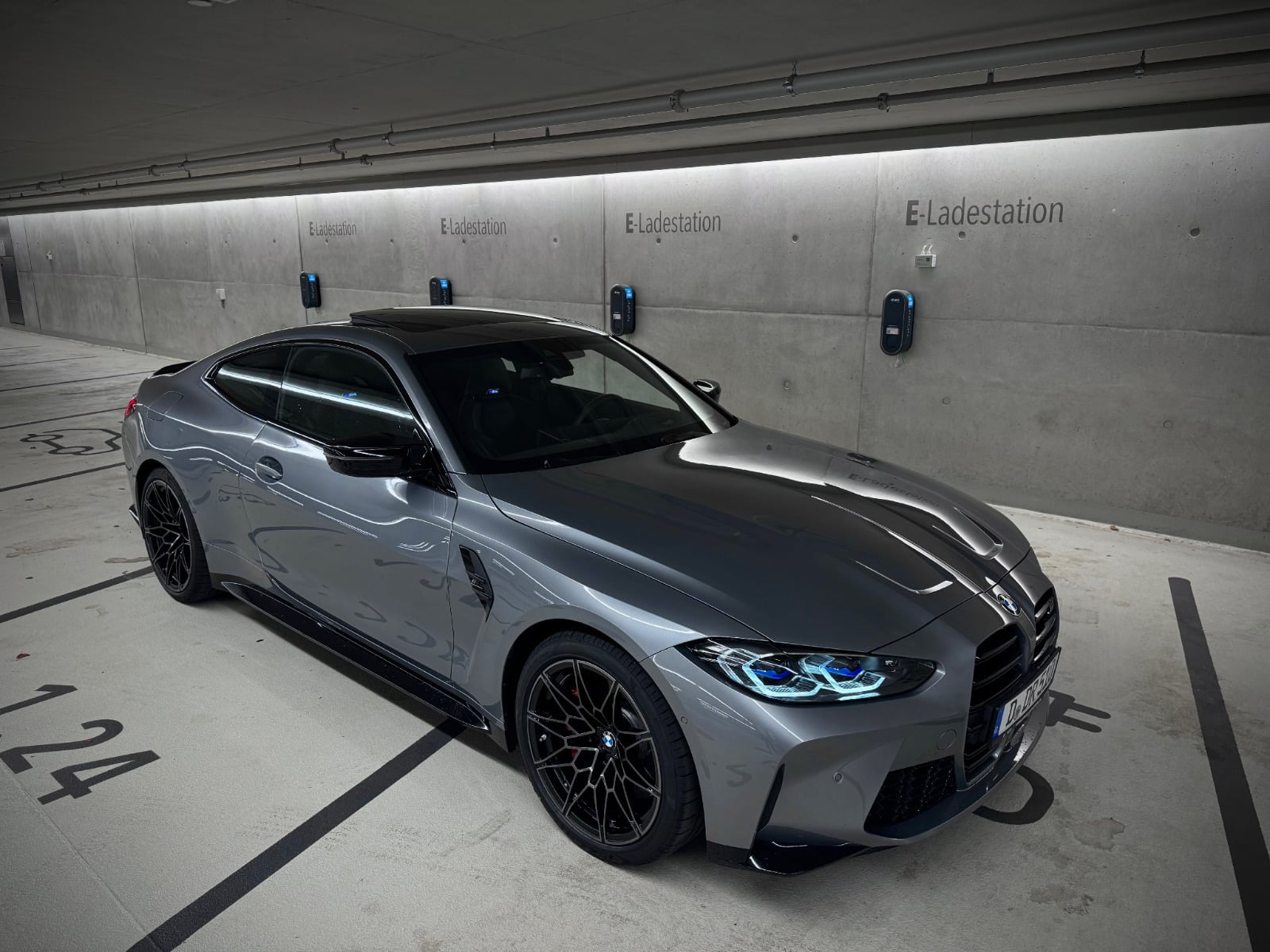 BMW M4 Competition mieten in Düsseldorf Bild 6