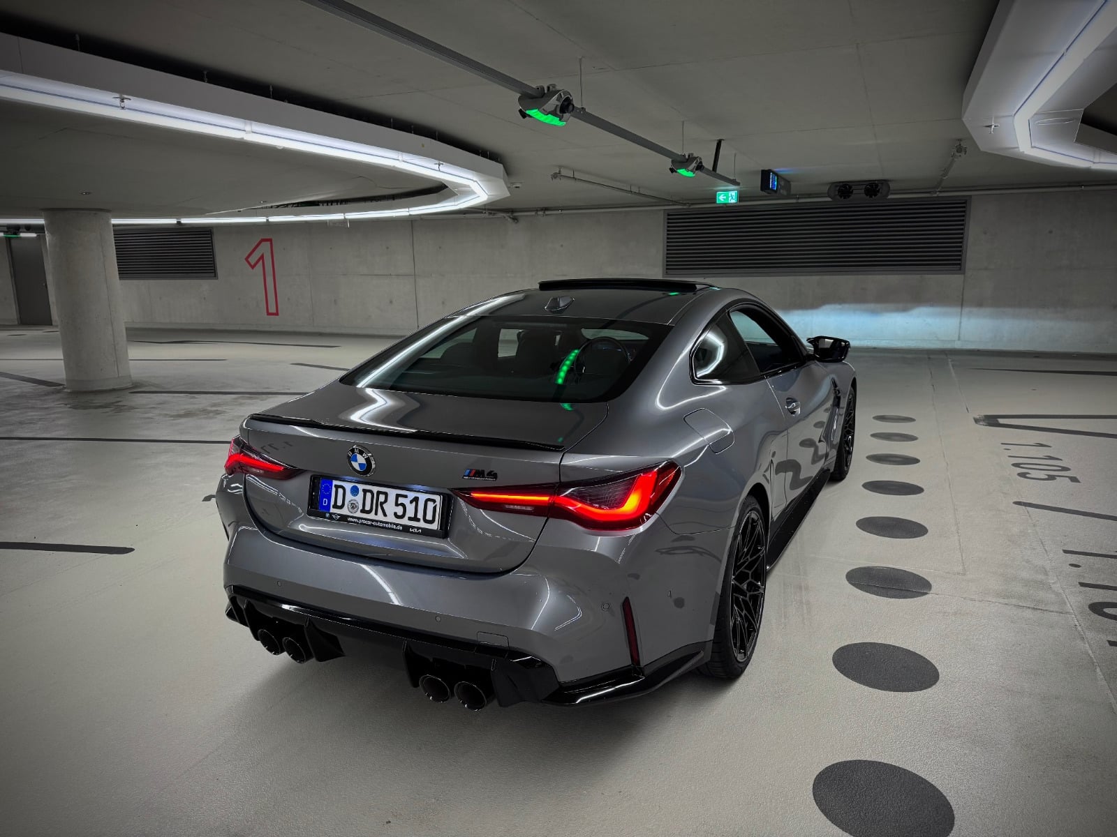 BMW M4 Competition mieten in Düsseldorf Bild 2