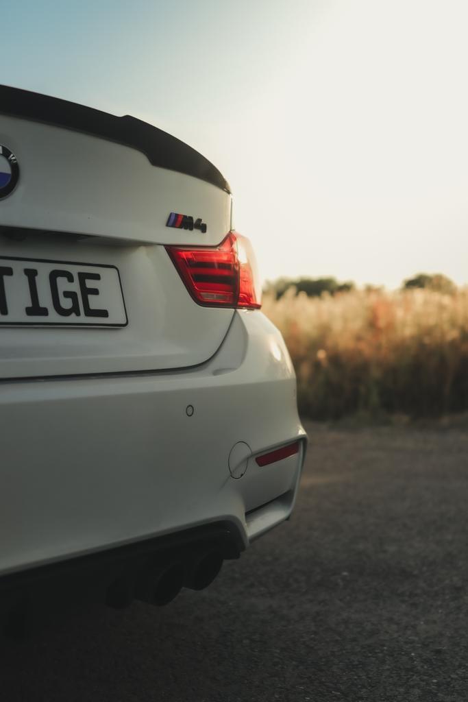 BMW M4 CS MIETEN LEIHEN SPORTWAGEN AUTO MIETWAGEN Bild 5