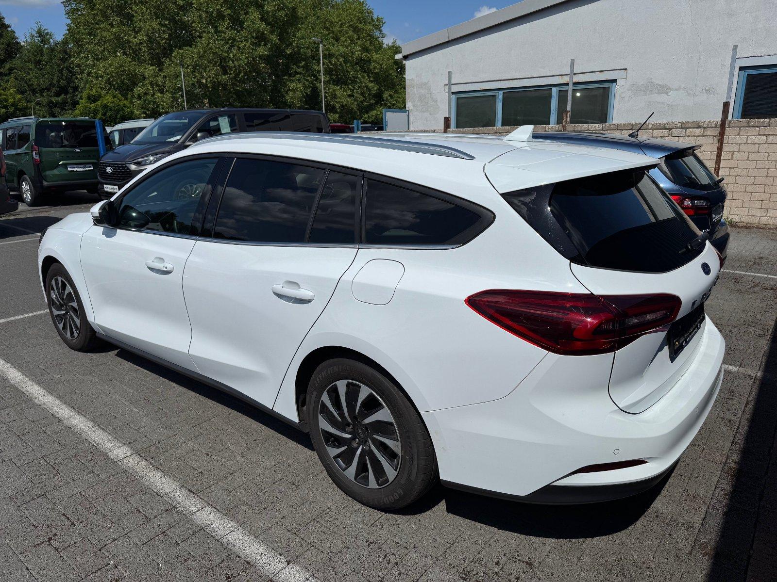 Ford Focus Mieten / Auto mieten / PKW mieten / Automatik Bild 5