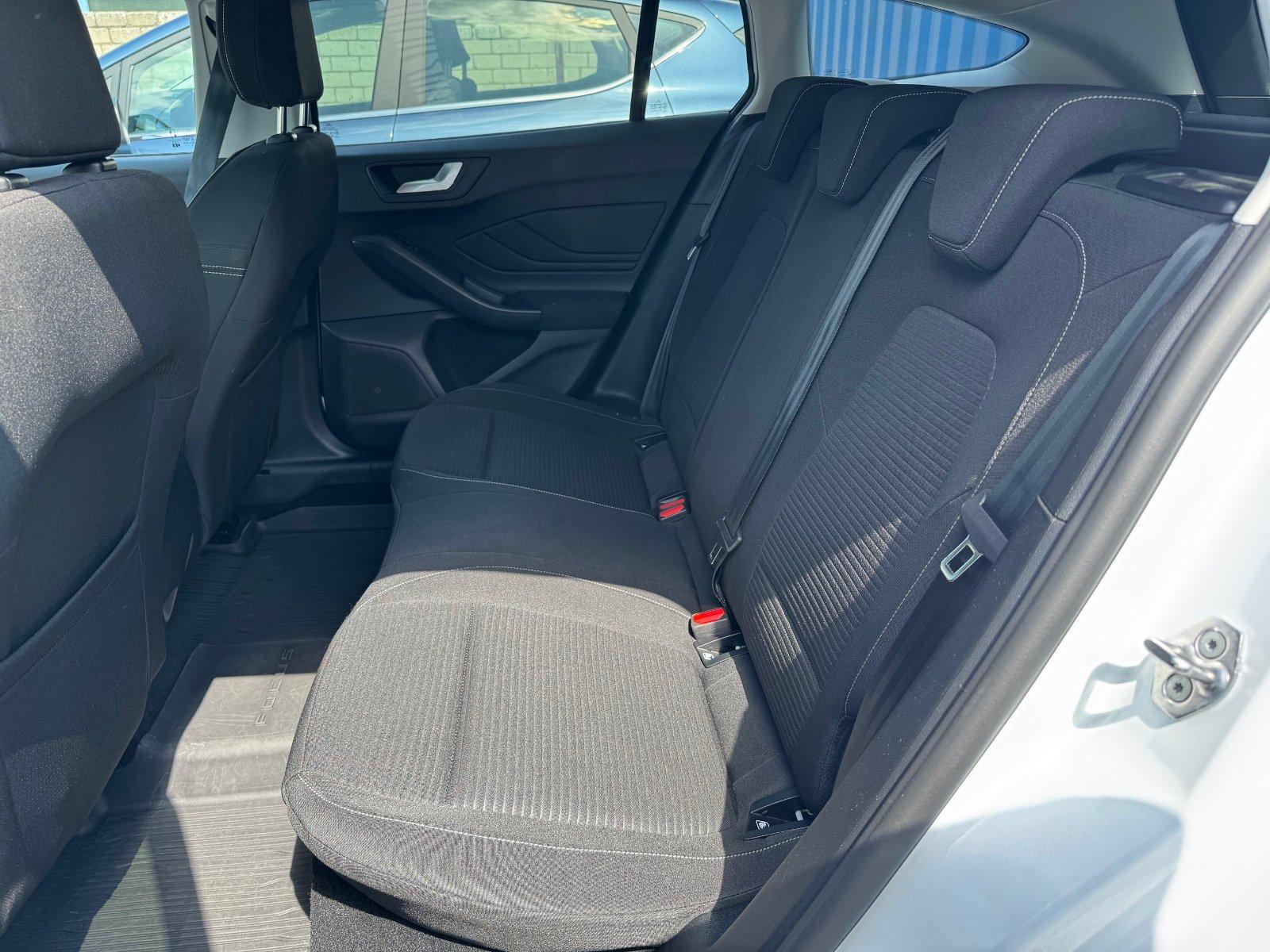 Ford Focus Mieten / Auto mieten / PKW mieten / Automatik Bild 6