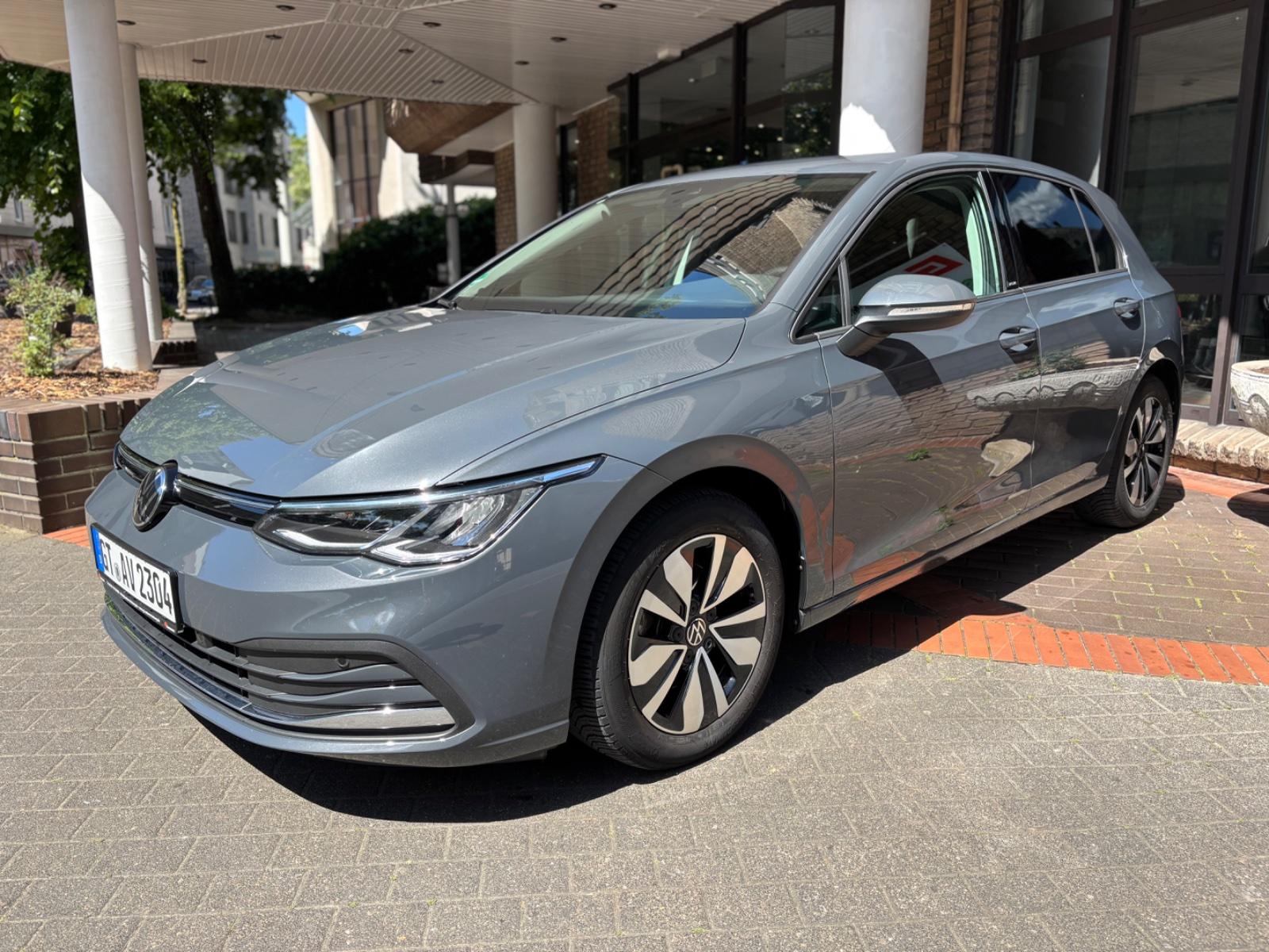 VW Golf 8 2.0 TDI Automatik Mietwagen Bild 4