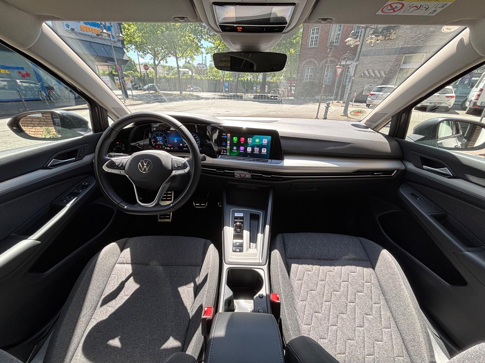 VW Golf 8 2.0 TDI Automatik Mietwagen Bild 6