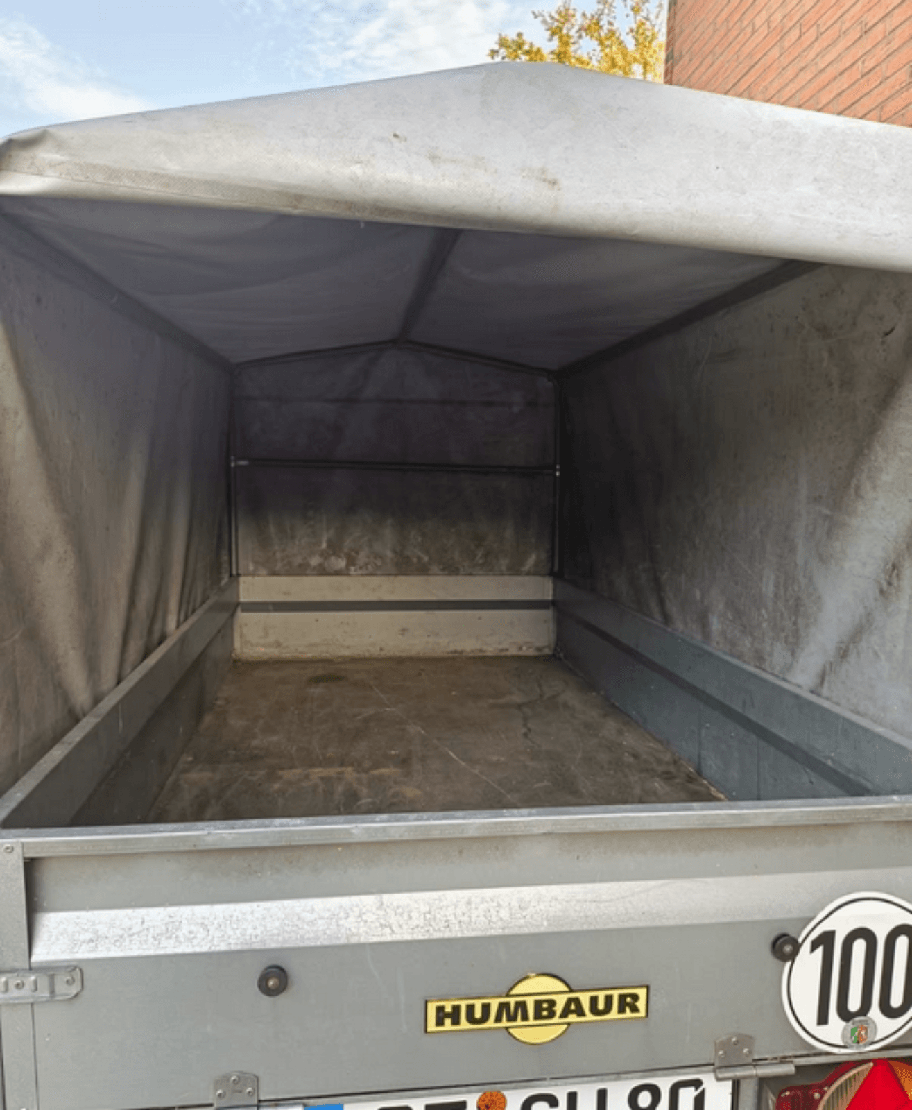 Humbauer 750kg Planen Anhänger mieten Bild 5