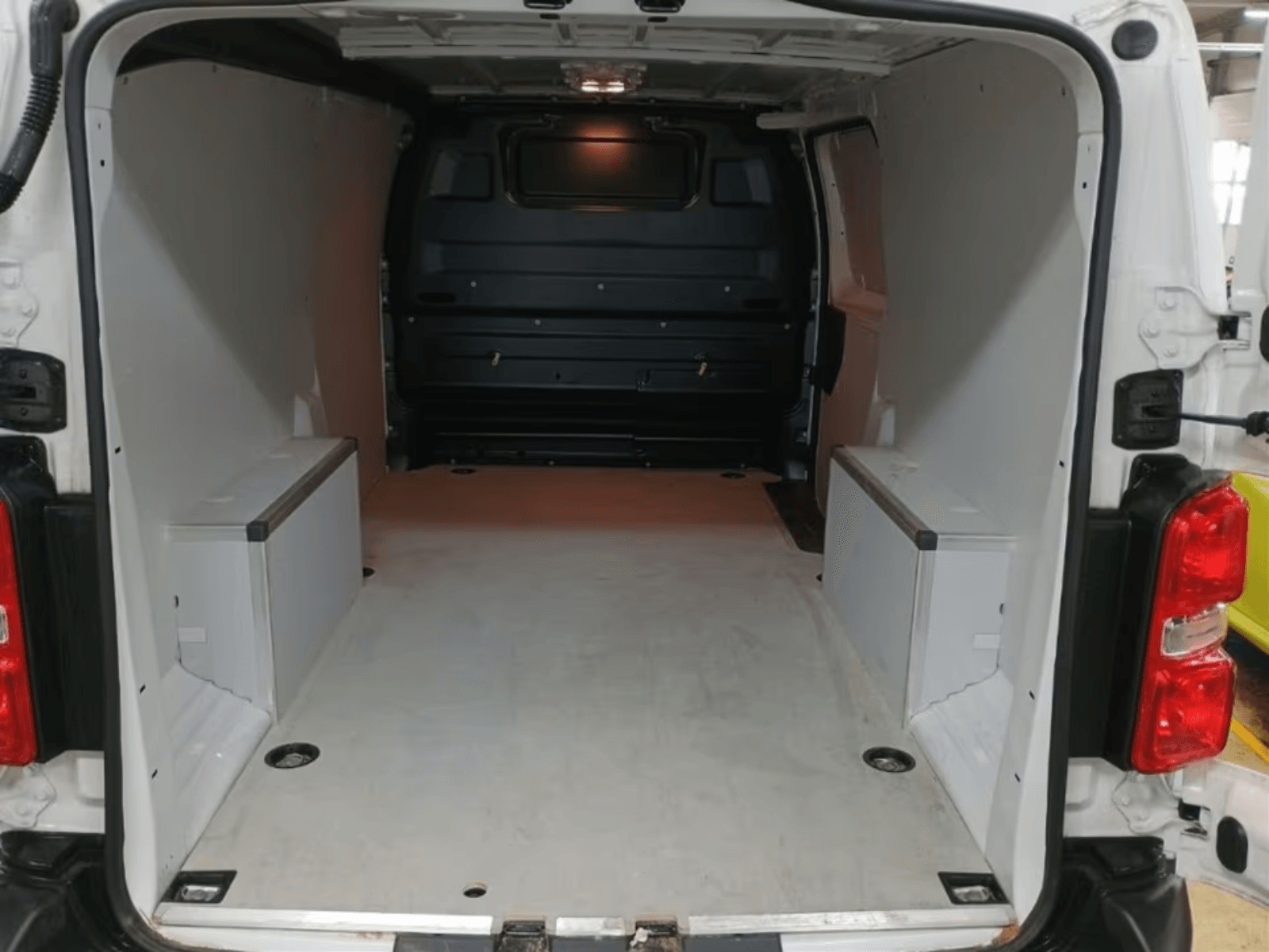 Opel Vivaro L Kurzzeitmiete ab 59 € / Tag | Leutkirch im Allgäu Bild 3