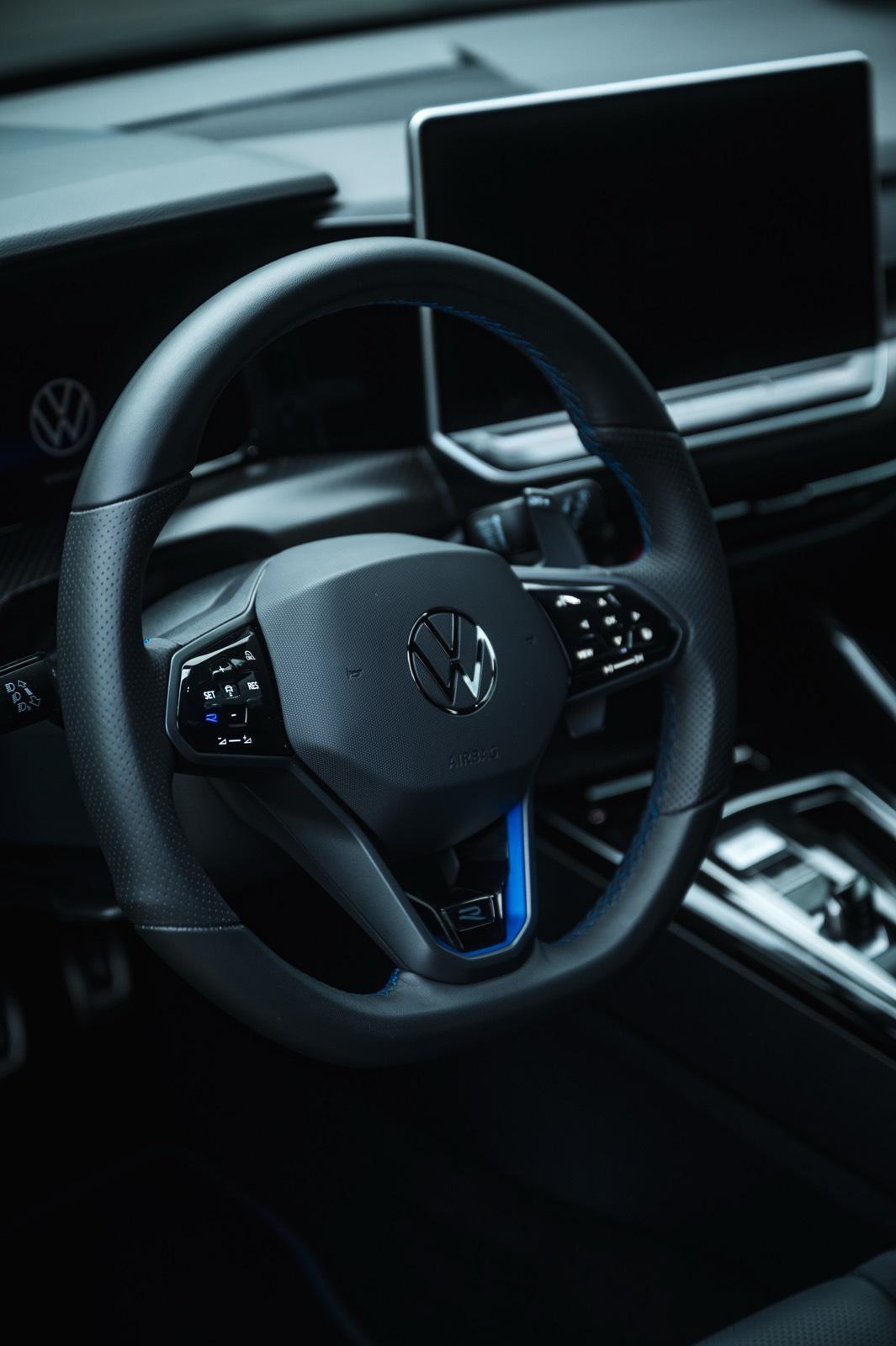 GOLF R PERFORMANCE MIETEN/LEIHEN SPORTWAGEN MIETEN AB 18, AB 120€ Bild 5