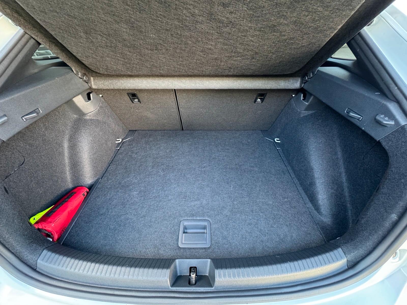 VW Taigo R kompakt SUV MIETEN/LEIHEN/ERSATZ/AUTOVERMIETUNG Bild 6