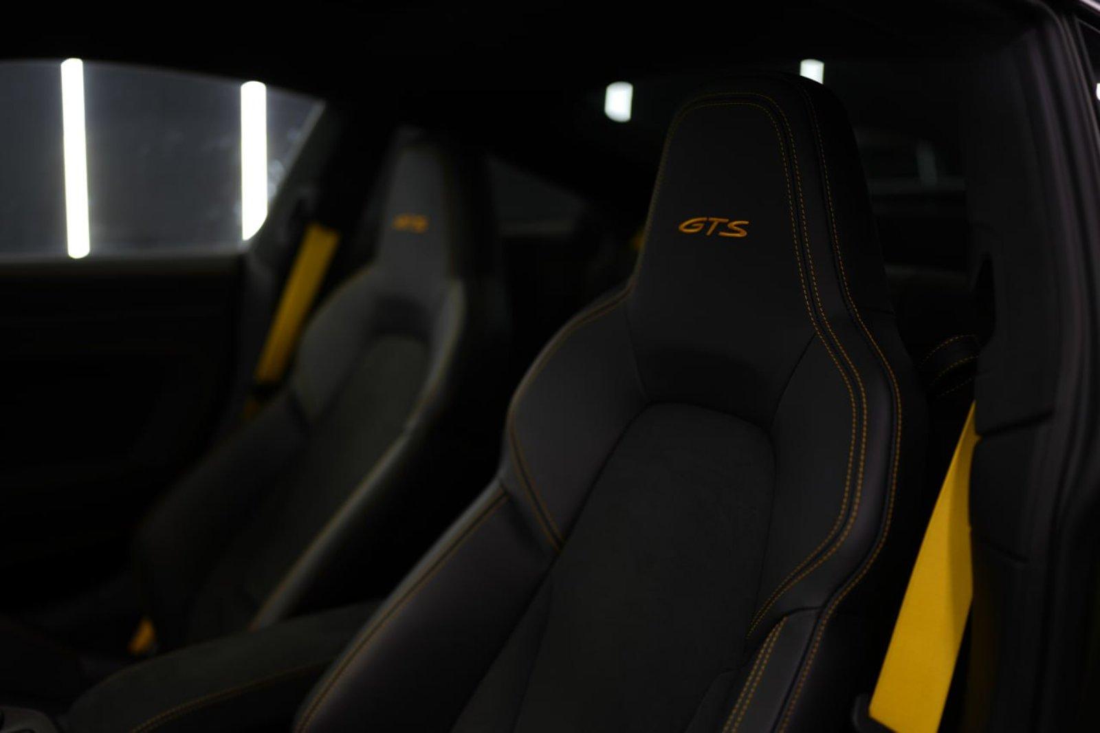 Porsche 911 Carrera 4 GTS mieten Sportwagen Exot Berlin Bild 4