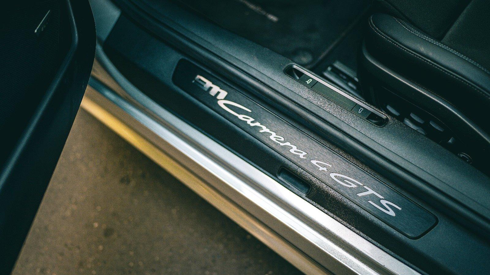 Porsche 911 Carrera 4 GTS mieten Sportwagen Exot Berlin Bild 6