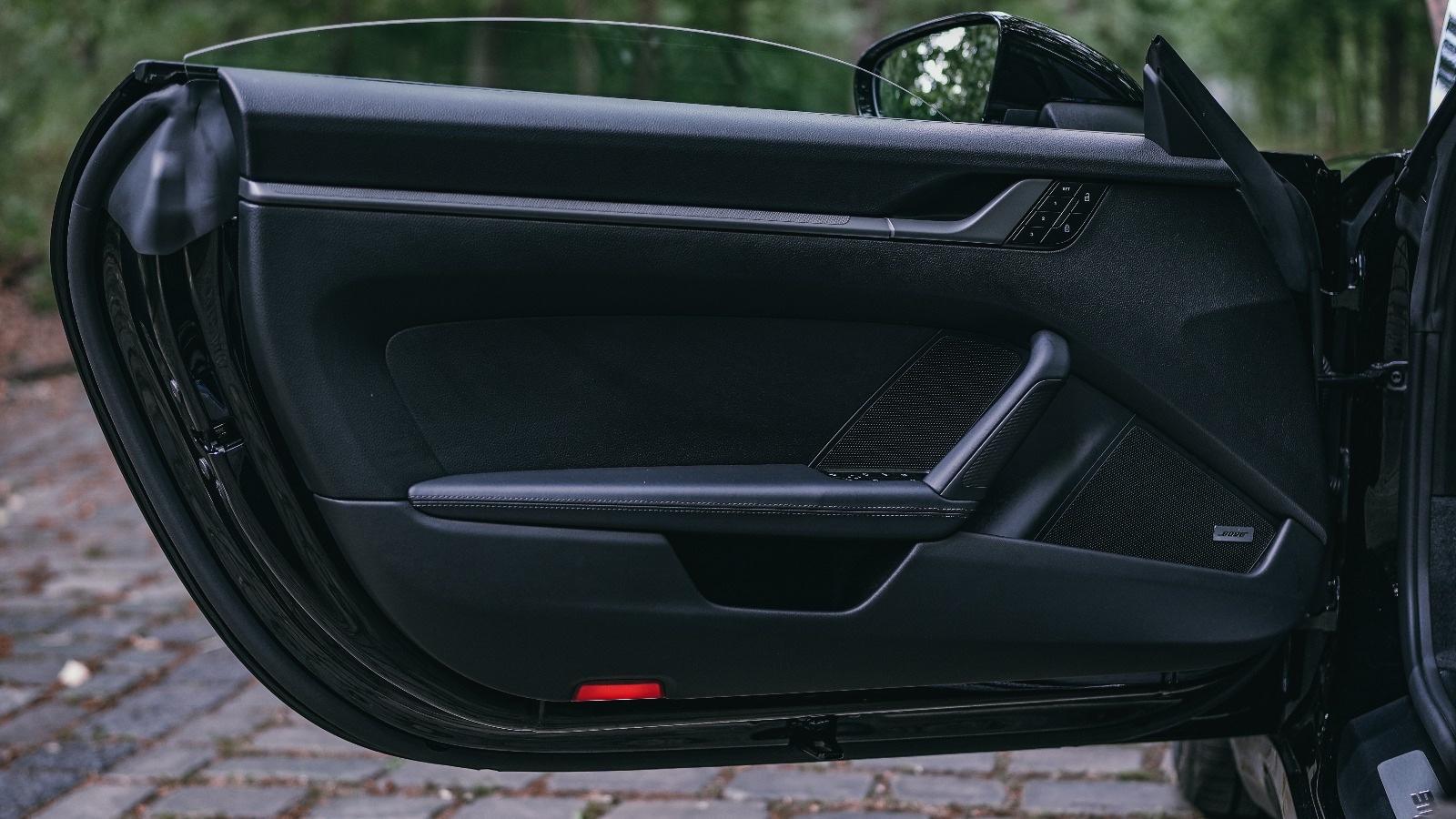 Porsche 911 Carrera Cabriolet mieten Berlin Autovermietung Sportwagen Bild 4