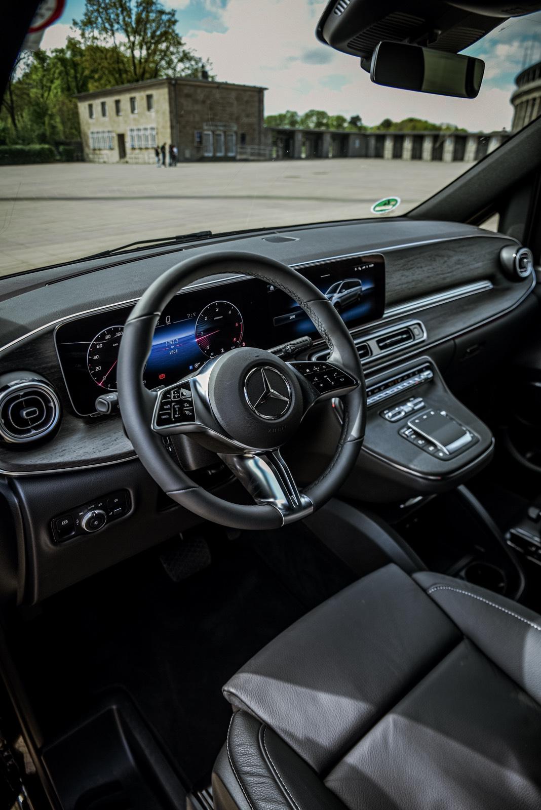 Mercedes-Benz V300d V-Klasse Avantgarde lang 2025 VIP 7 8 Sitzer Shuttle mieten Berlin Bild 6