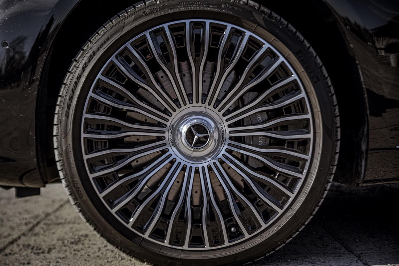 Mercedes-Benz Maybach S680 2025 V12 mieten Berlin Hochzeitswagen Brautauto Luxusauto S-Klasse Rolls Royce Ghost Phantom Cullinan Bild 4